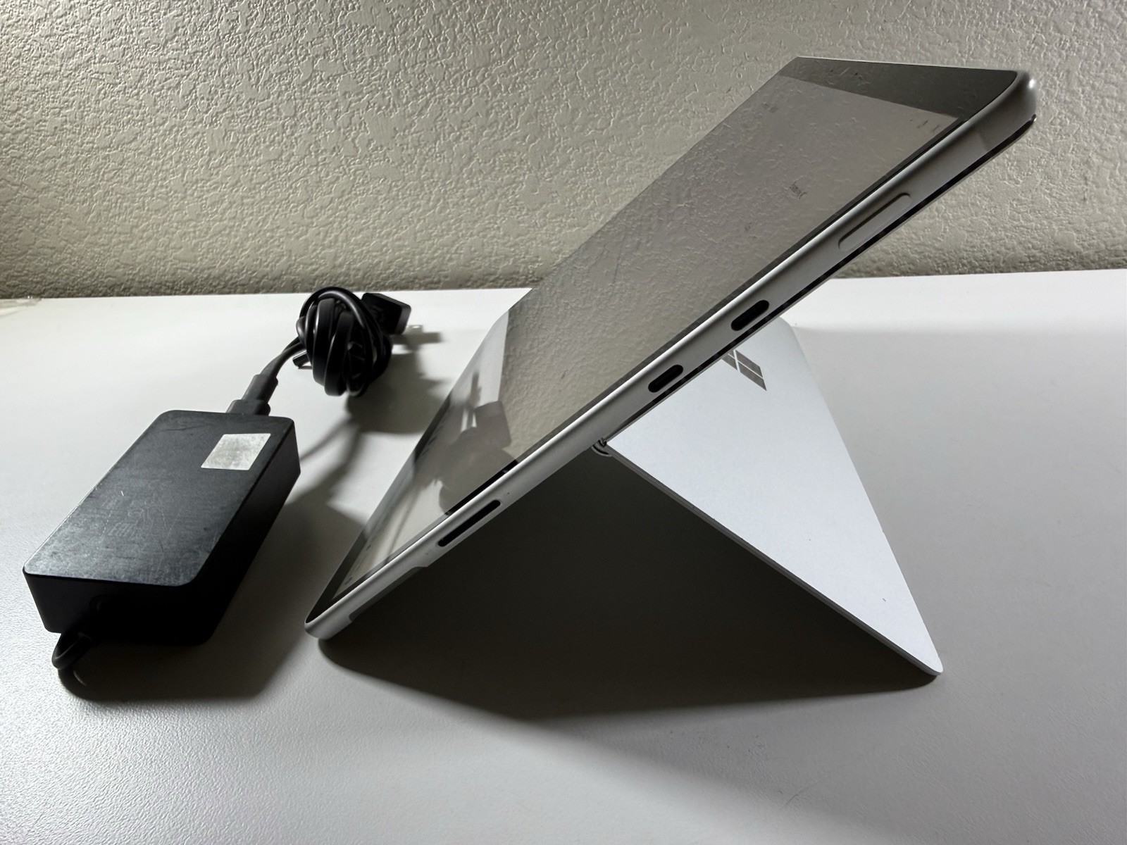 Microsoft Surface Pro 8 (1982) i5-1145G7 – 16GB RAM – 256GB 120Hz – Win 11 Pro