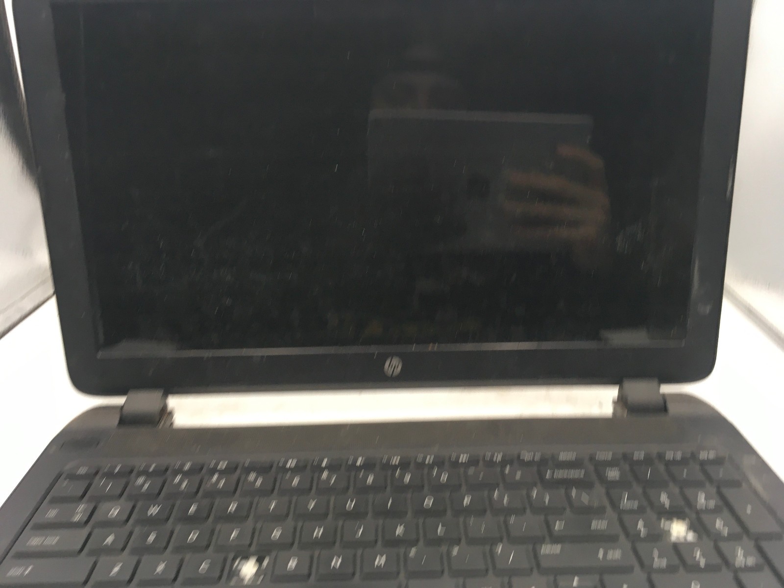 HP 15 F011NR – FOR PARTS – AMD E2 QUAD CORE – NO RAM/DAMAGED RAM SLOTS -READ- BB