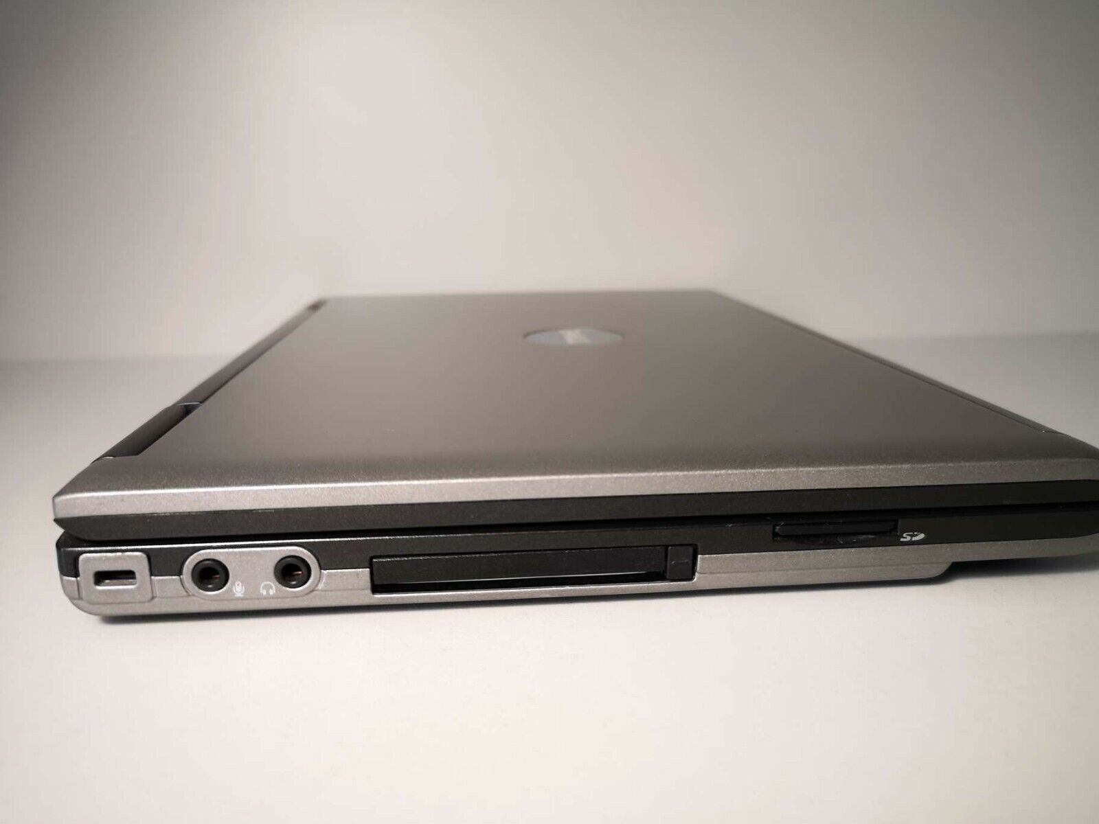 Dell Latitude D430 Core 2 Duo U7500 1.06Ghz 2GB RAM 1280x800px Windows 7 Pro