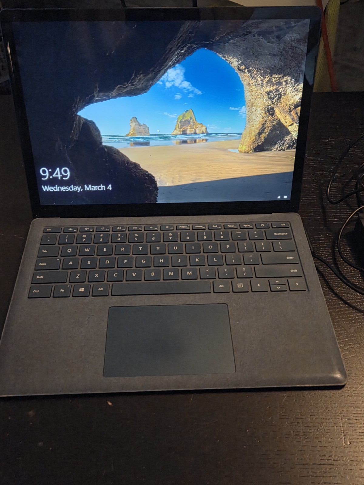 Microsoft Surface Laptop 3 1867 13.5″ i5-1035G7 1.5GHz 8GB RAM 128GB W/Charger