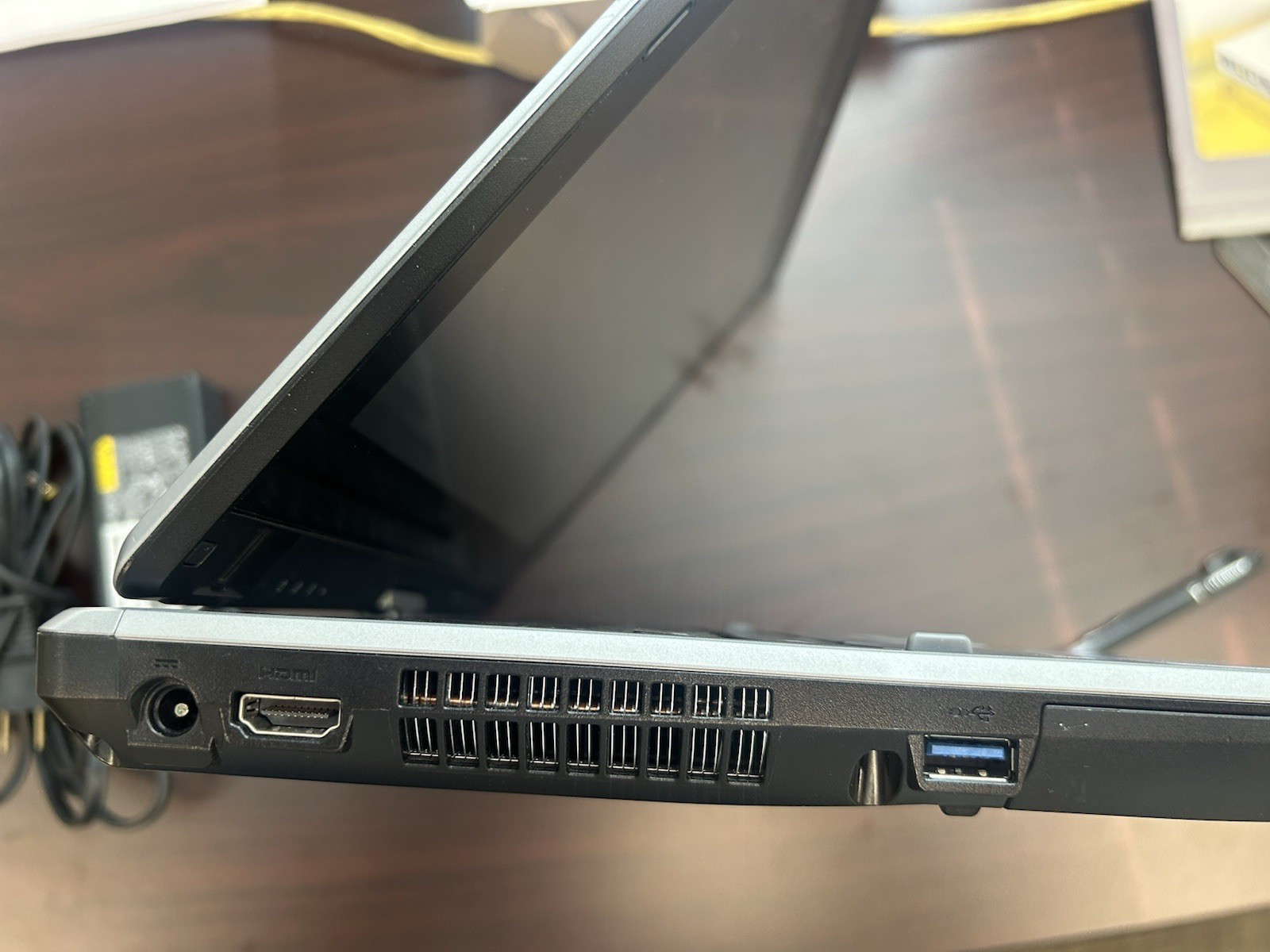 Fujitsu Lifebook T732 12.5″ i5-3210M 8GB 500GB XP Touchscreen Tablet Laptop READ
