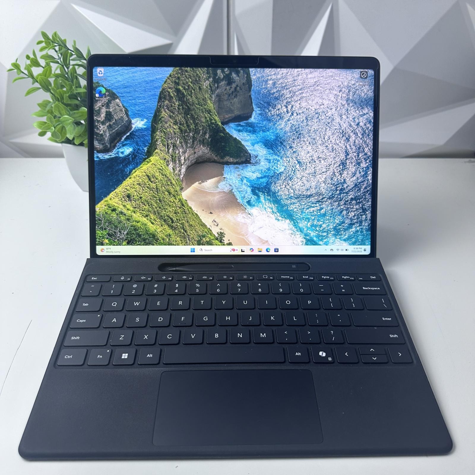 Microsoft Surface Pro 11th, 13″ OLED, Snapdragon X Plus, 16GB, 512GB Bundle