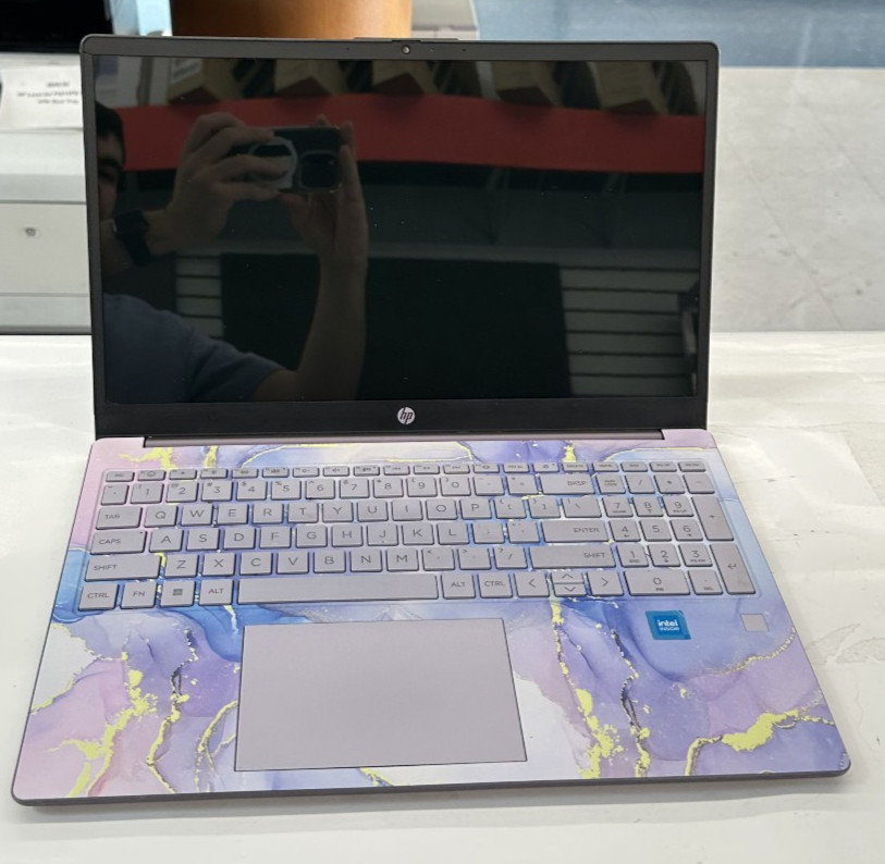 HP 15-FD0624DS 15.6″ 4GB 128GB SSD Intel UHD Graphics Windows 11 Home 800 MHz