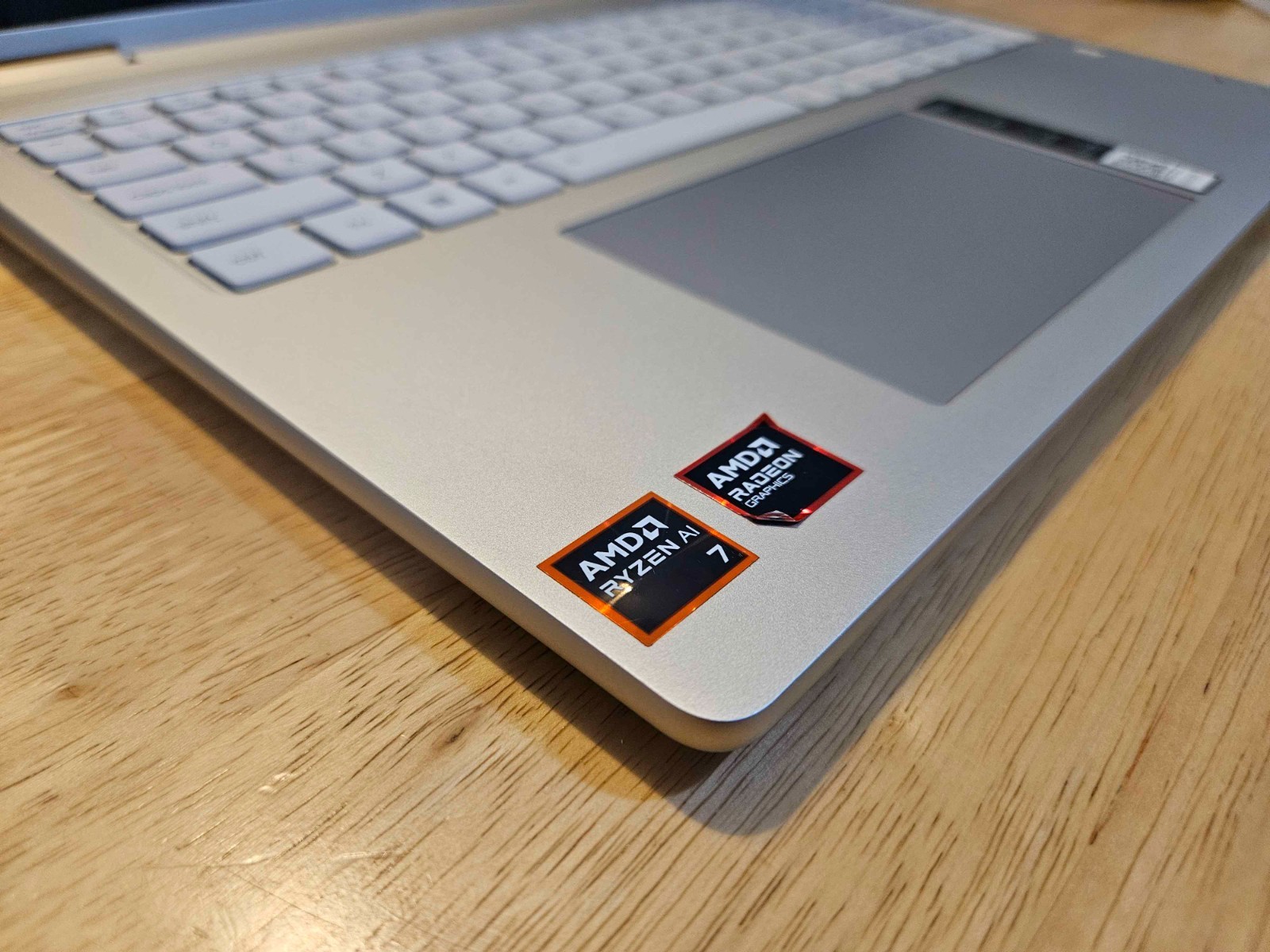 Lenovo – Yoga 7 2-in-1 16″ Ryzen AI 7 350 2.0GHz 16GB RAM 1TB SSD 83JU0003US
