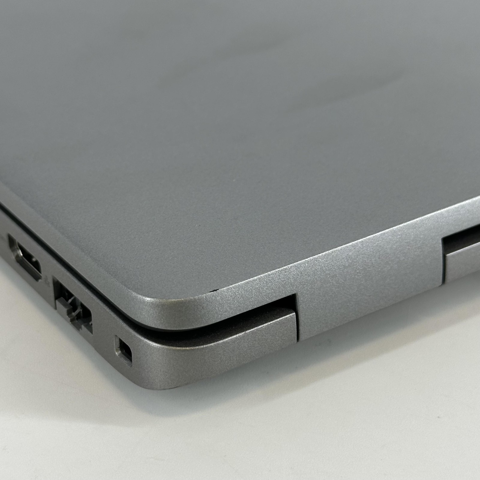 Dell Latitude 5540 15.6 2023 Silver FHD 1.9GHz i7-1370P 16GB 512GB SSD Very Good