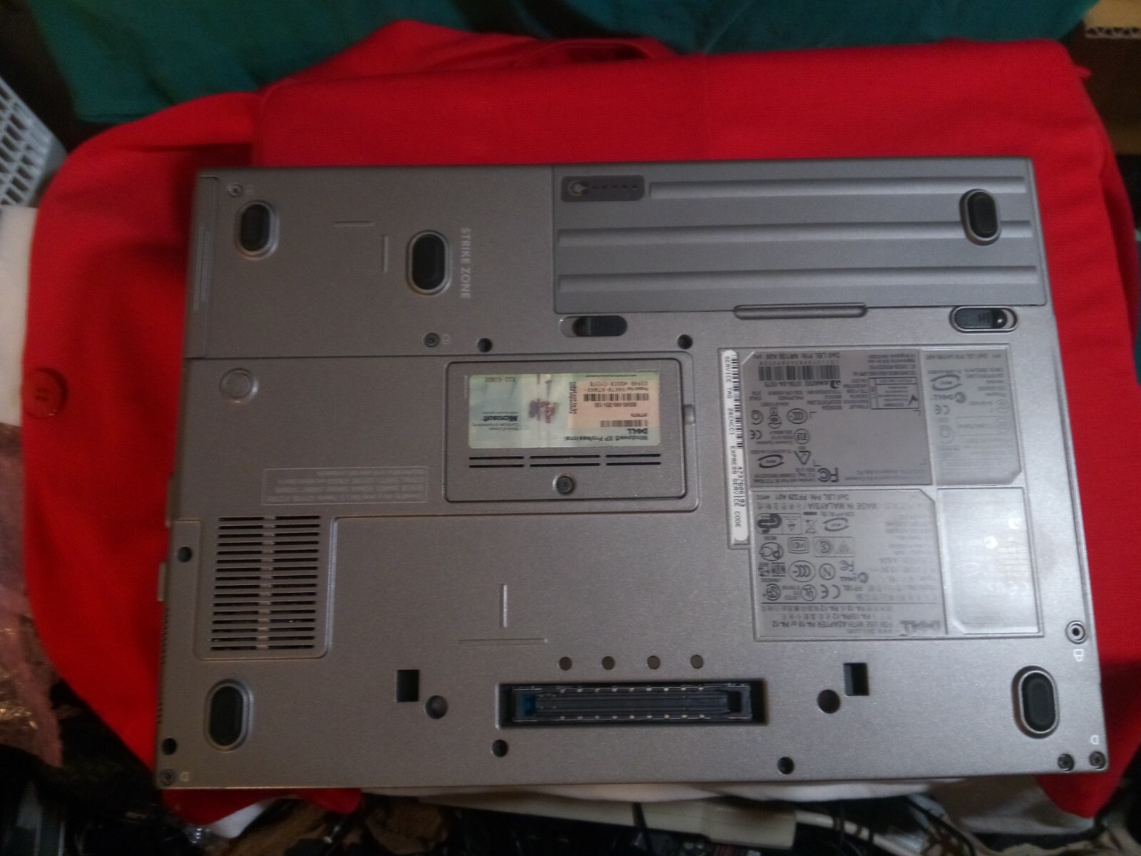 DELL LATITUDE D620 T7200 2.00GHZ 3GBRAM 500GBHDD WINXPSP/3 1440×900 office2007