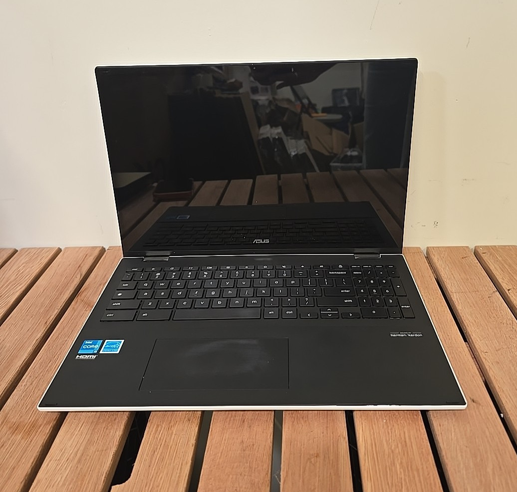 ASUS C536E CHROMEBOOK CORE I3 , 17″ SCREEN TURNS ON BUT STAYS DEAM PARTS ONLY)