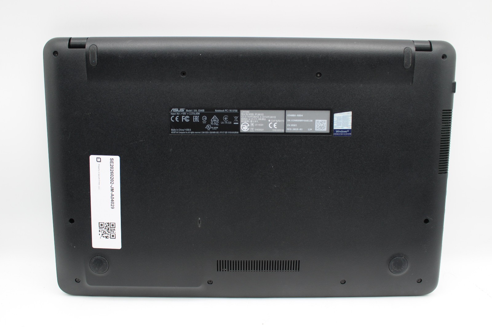 Asus Vivobook 15 X540B AMD A9 @ 3.1 GHz 8GB RAM 256GB SSD AMD Radeon No OS
