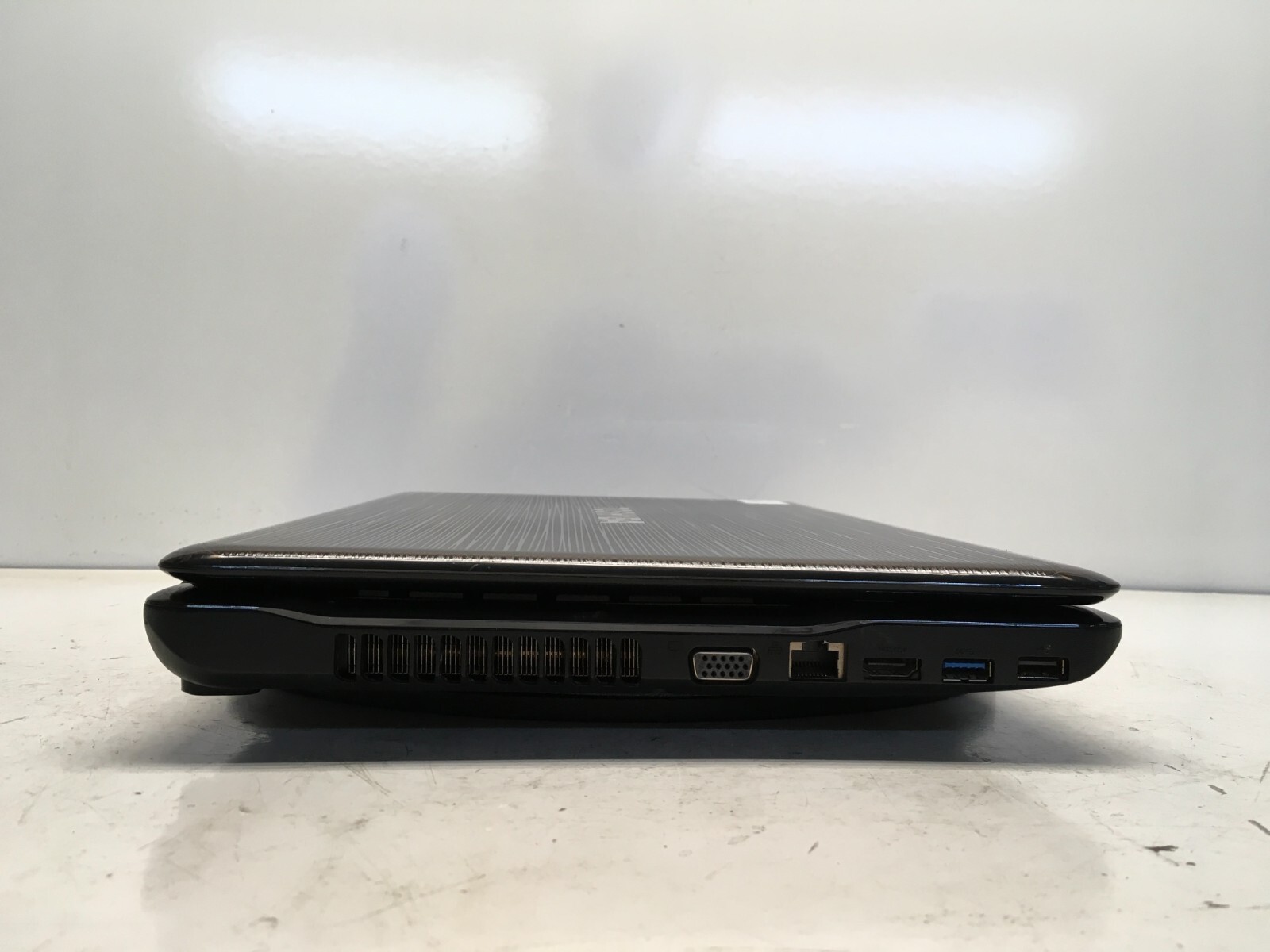 Toshiba Satellite P755-S5269 Intel i5-2410M 2.3GHz 6 GB NO HDD No Batt