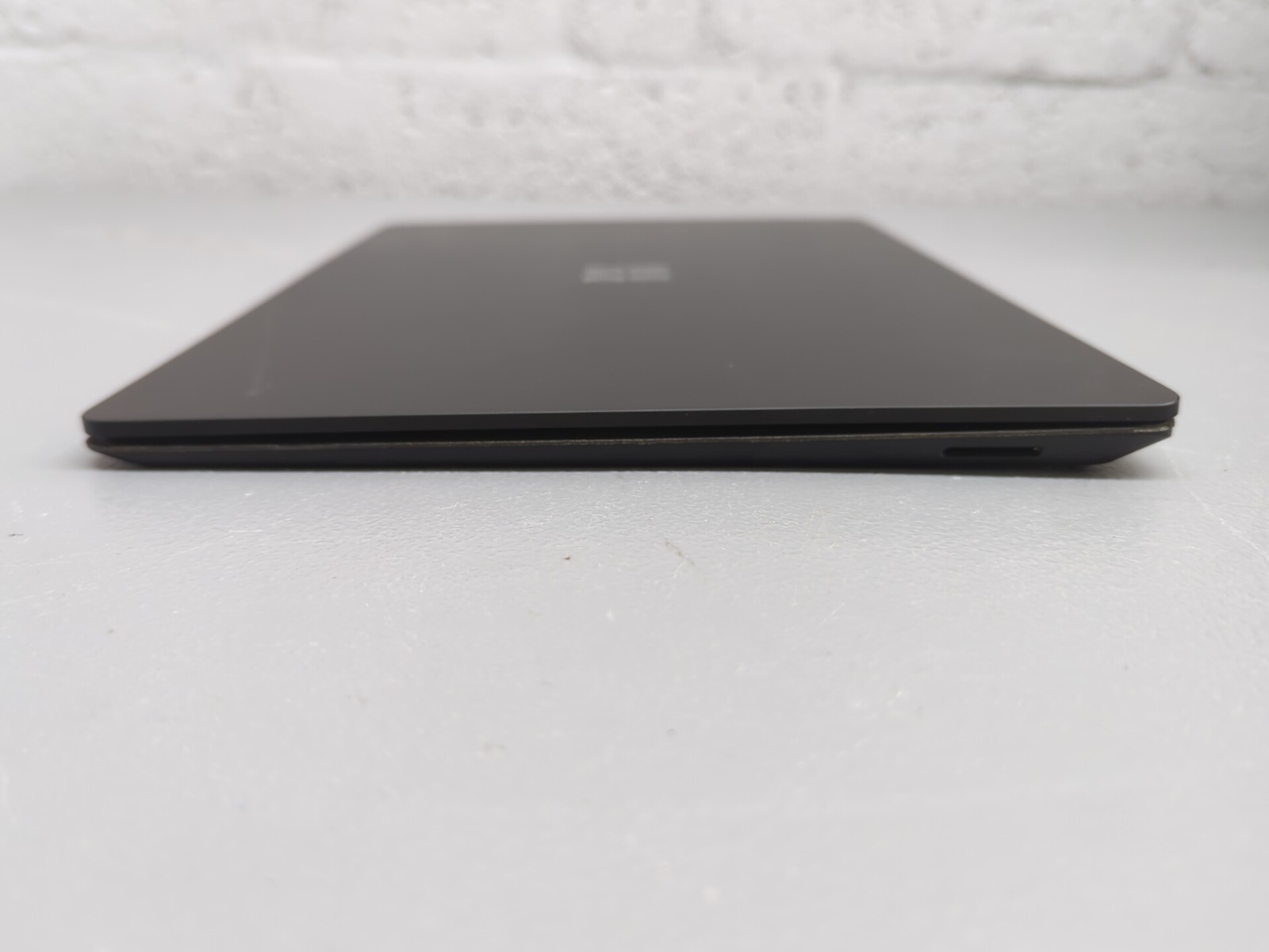 Microsoft Surface Laptop 2 13.5″ i7-8650U 16GB 512GB SSD Win11 Pro – Read