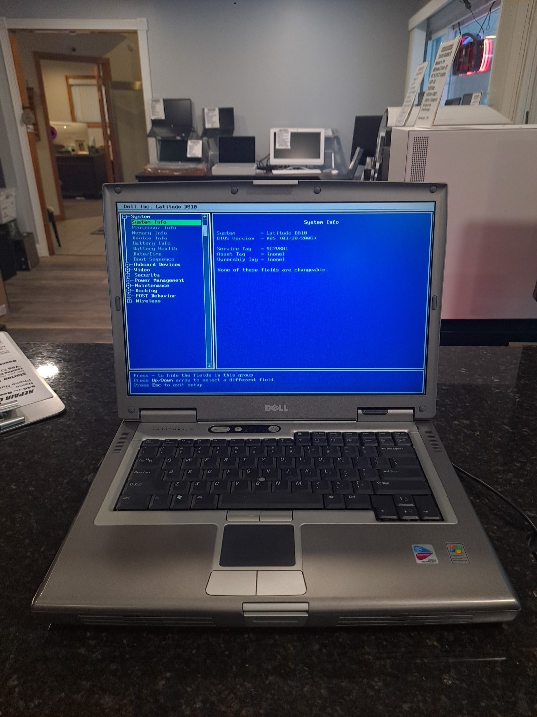 Dell Latitude D810 15″ Laptop Intel Pentium -BOOTS TO BIOS