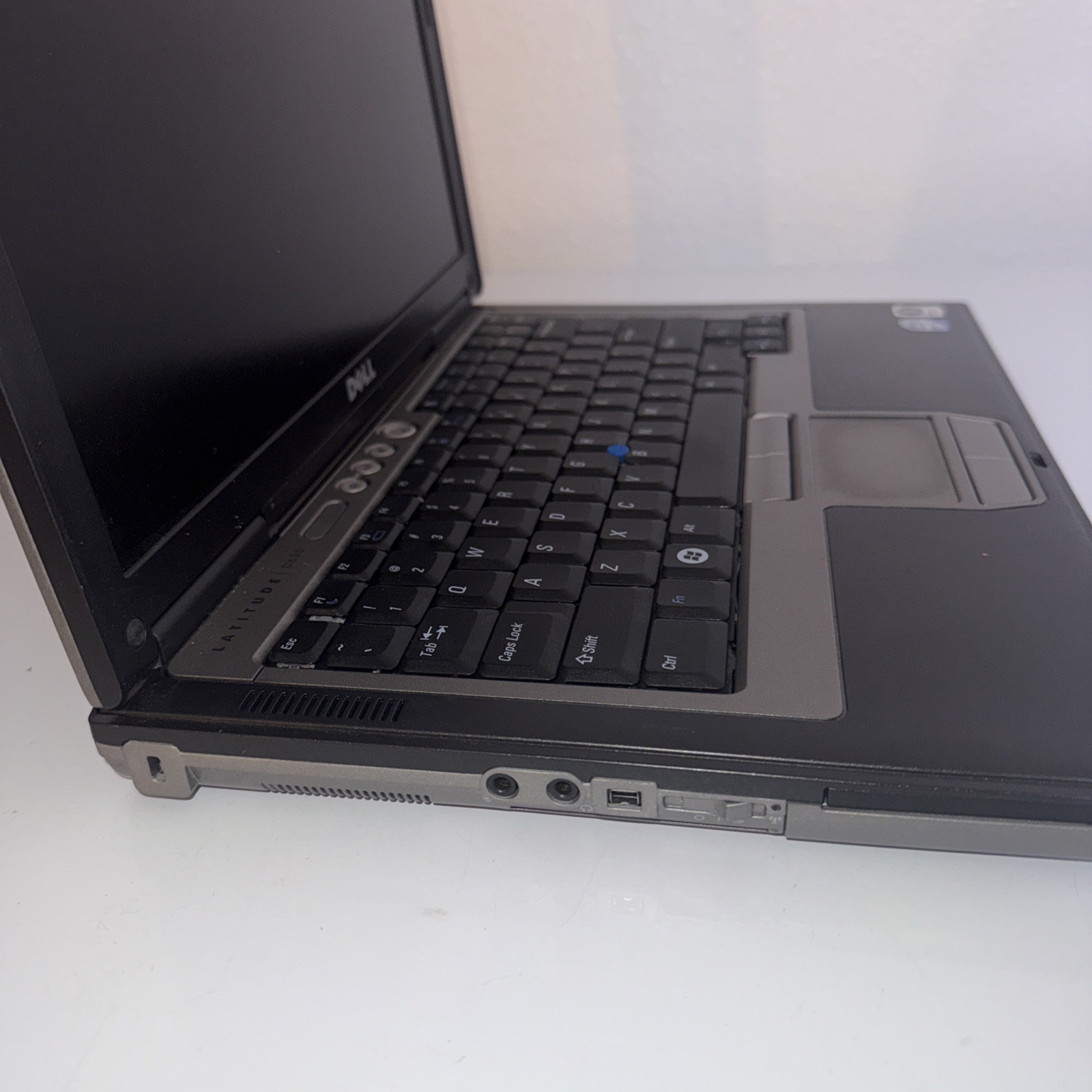 Dell Latitude D630 Laptop Duo 2, 2GB RAM , 120GBHD Win XP NO BATTERY