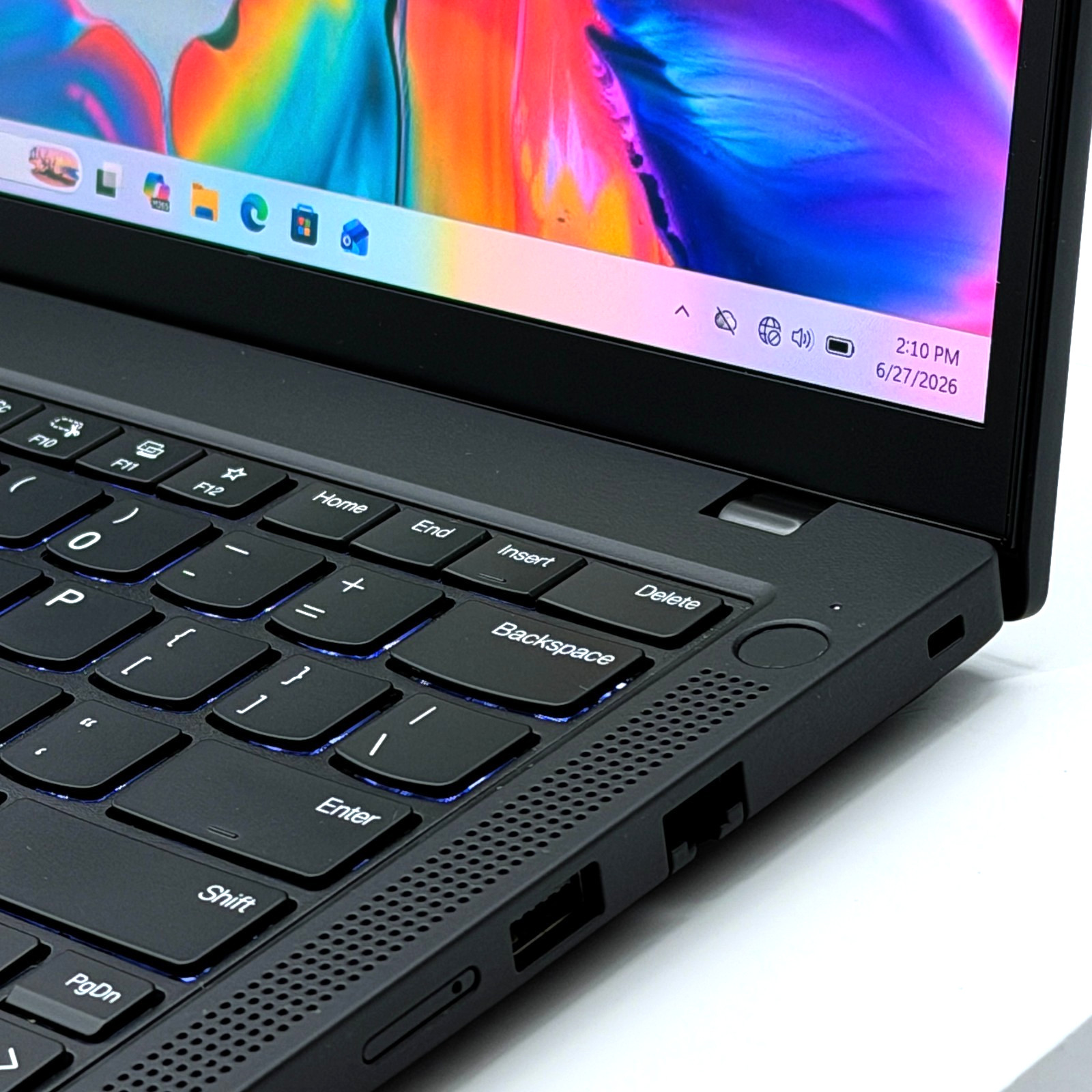 EXCELLENT ThinkPad P14s Gen 5 2.8K OLED Ryzen 7 8840HS – 64GB RAM – 1TB Win11Pro