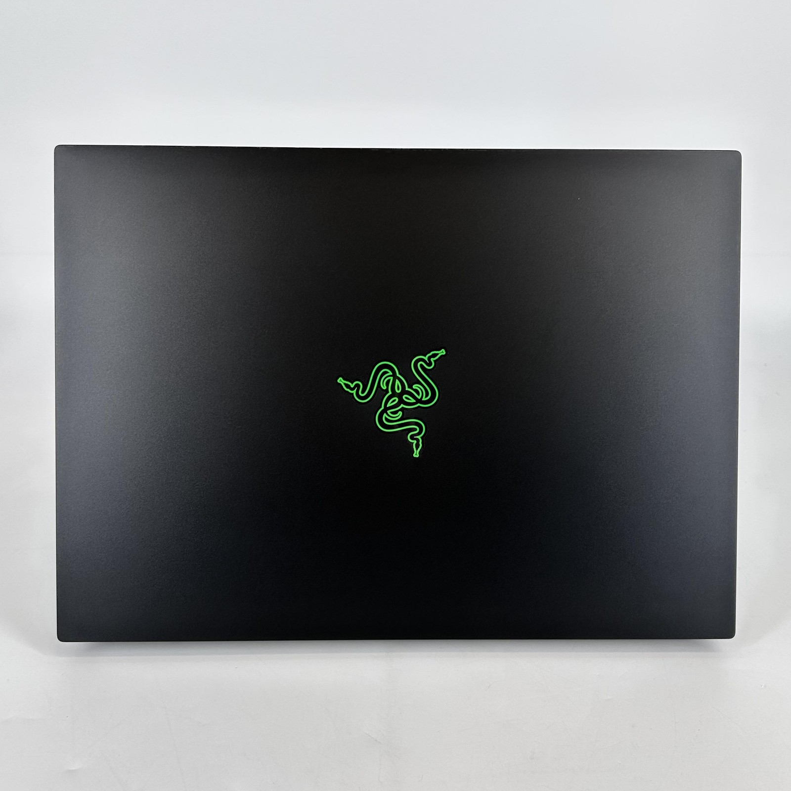 Razer Blade 14 120Hz QHD+ 2.0 GHz Ryzen AI 9 365 32GB 1TB RTX 5070 LCD Damage
