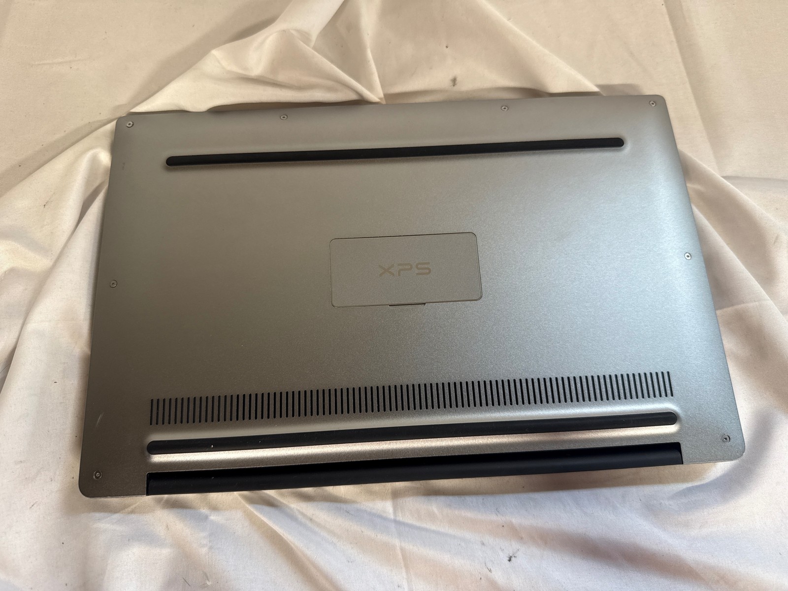 Dell XPS 13 9350 Intel Core i5-6200U 8 GB No Drive 13.3″