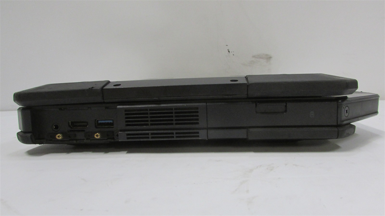 Dell Latitude 5414 i5-6300U 2.4GHz 8GB RAM 250GB m.2 14″ Windows 10 Pro COSM DMG