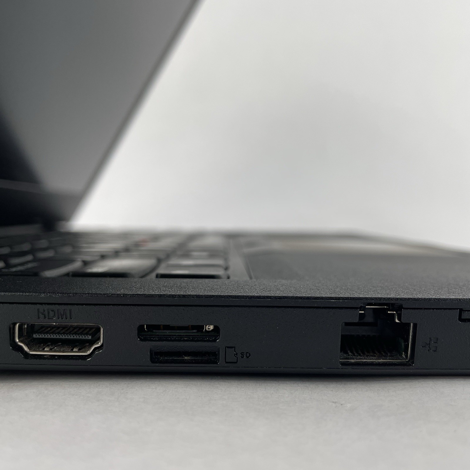 Lenovo ThinkPad L490 14″ i5-8250U 1.60 GHz 8 GB RAM No SSD/OS – Bad Corner