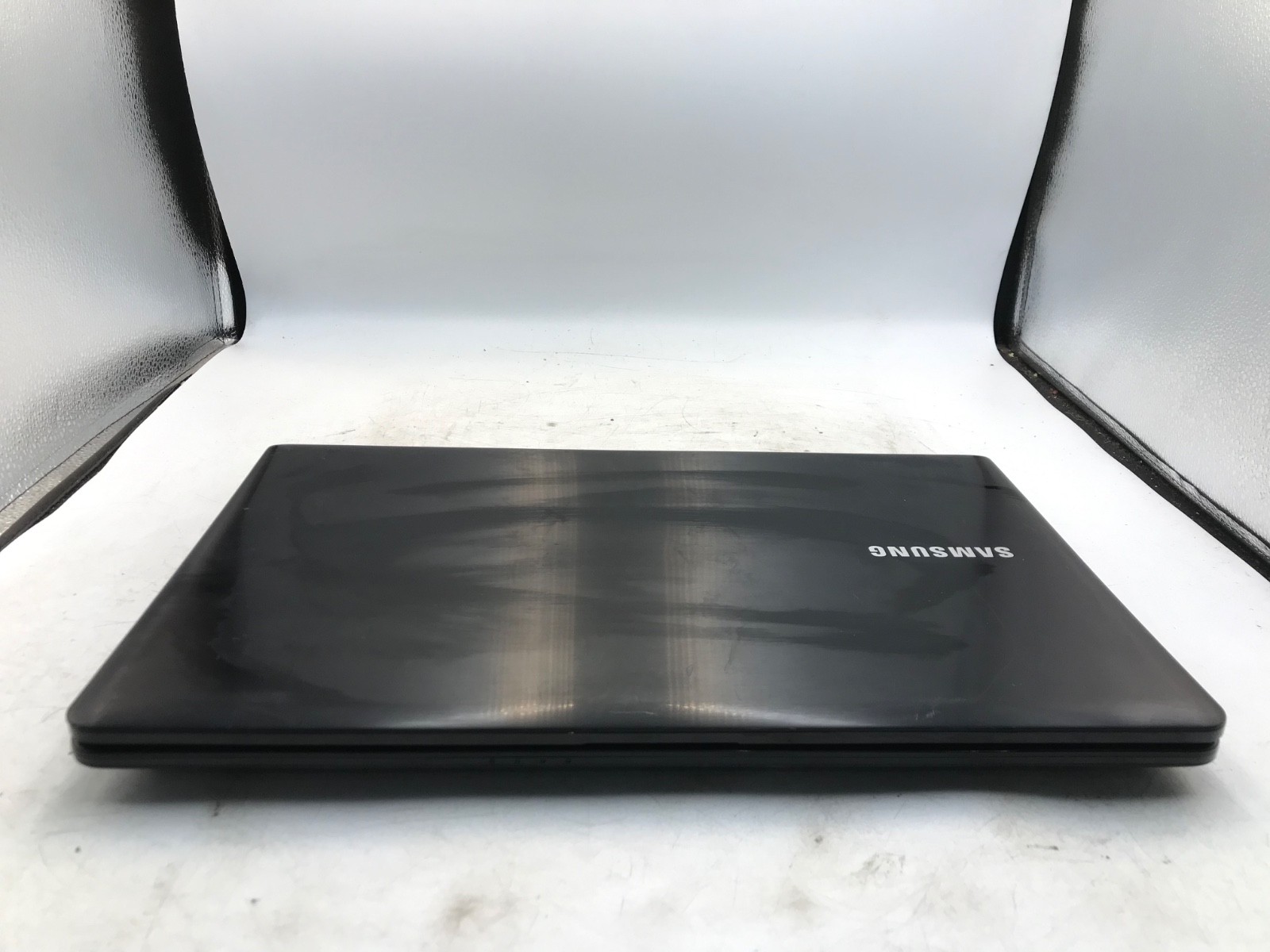 Samsung 365E AMD A6 15″ Laptop -BOOTS/BAD DISPLAY-MZ