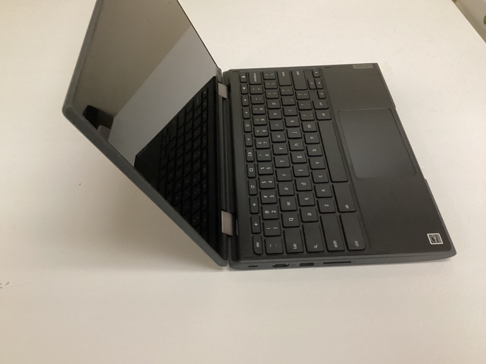 Lenovo 300e chromebook 2nd Gen MTK model 81QC 2 in 1 – 32GB – 11.6″