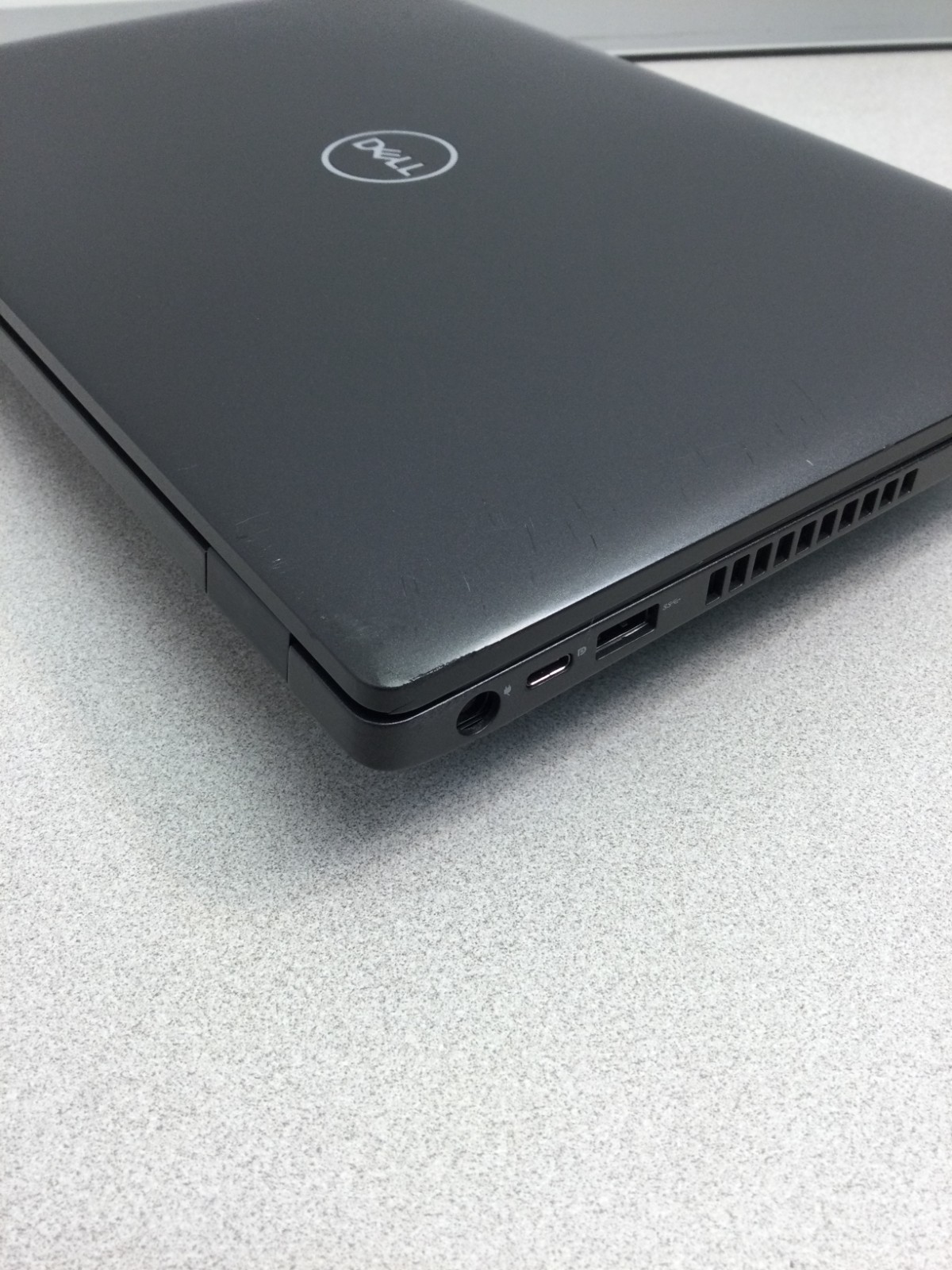 Dell Latitude 5400 14″ Core i7-8665U 1.90GHz 8GB RAM 125GB SSD win 11 pro