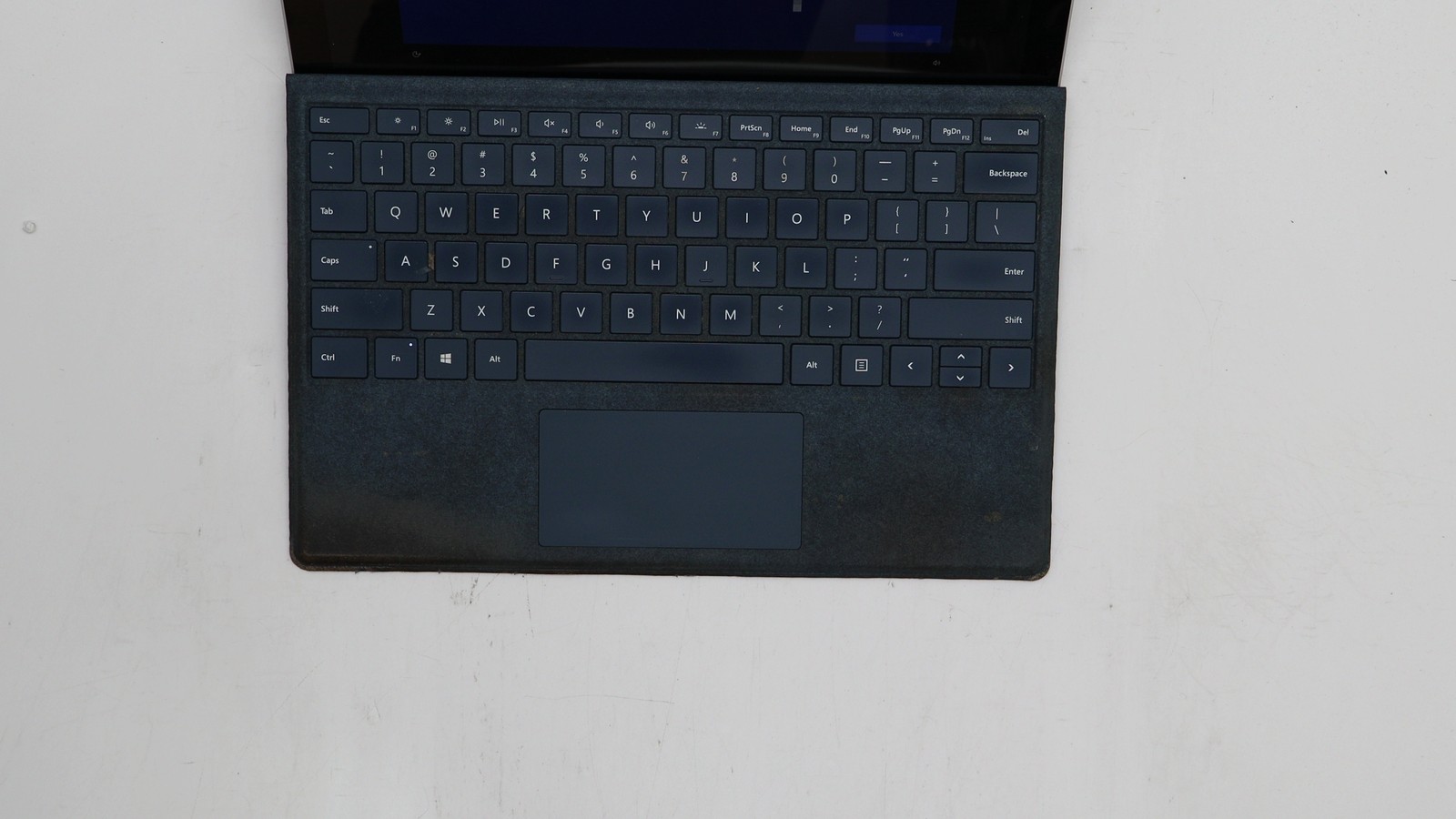 Microsoft Surface Pro 12″ i7-7660u 8GB 256GB – Fair READ DESC