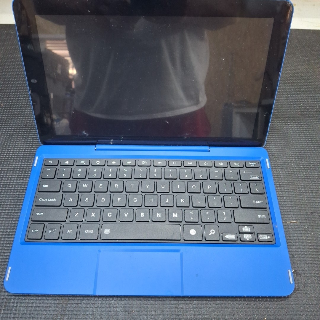 Lot of 3 – Laptops- Samsung, RCA, HP – UNTESTED – Storage Locker Find
