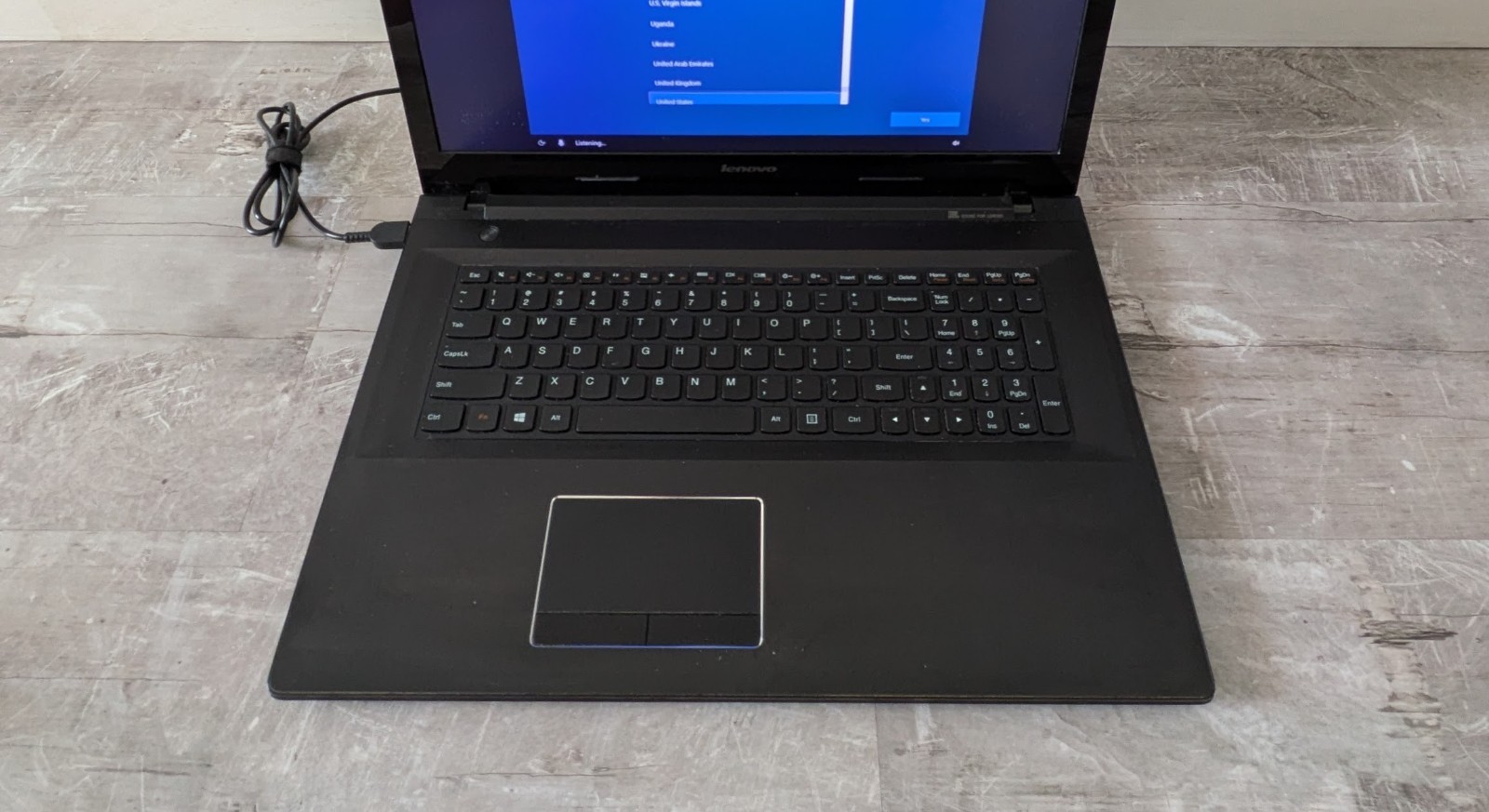 17.3” Lenovo Laptop Z70-80 – i7-5500U 2.40Ghz 8GB RAM – 1 TB SSHD – “as is”
