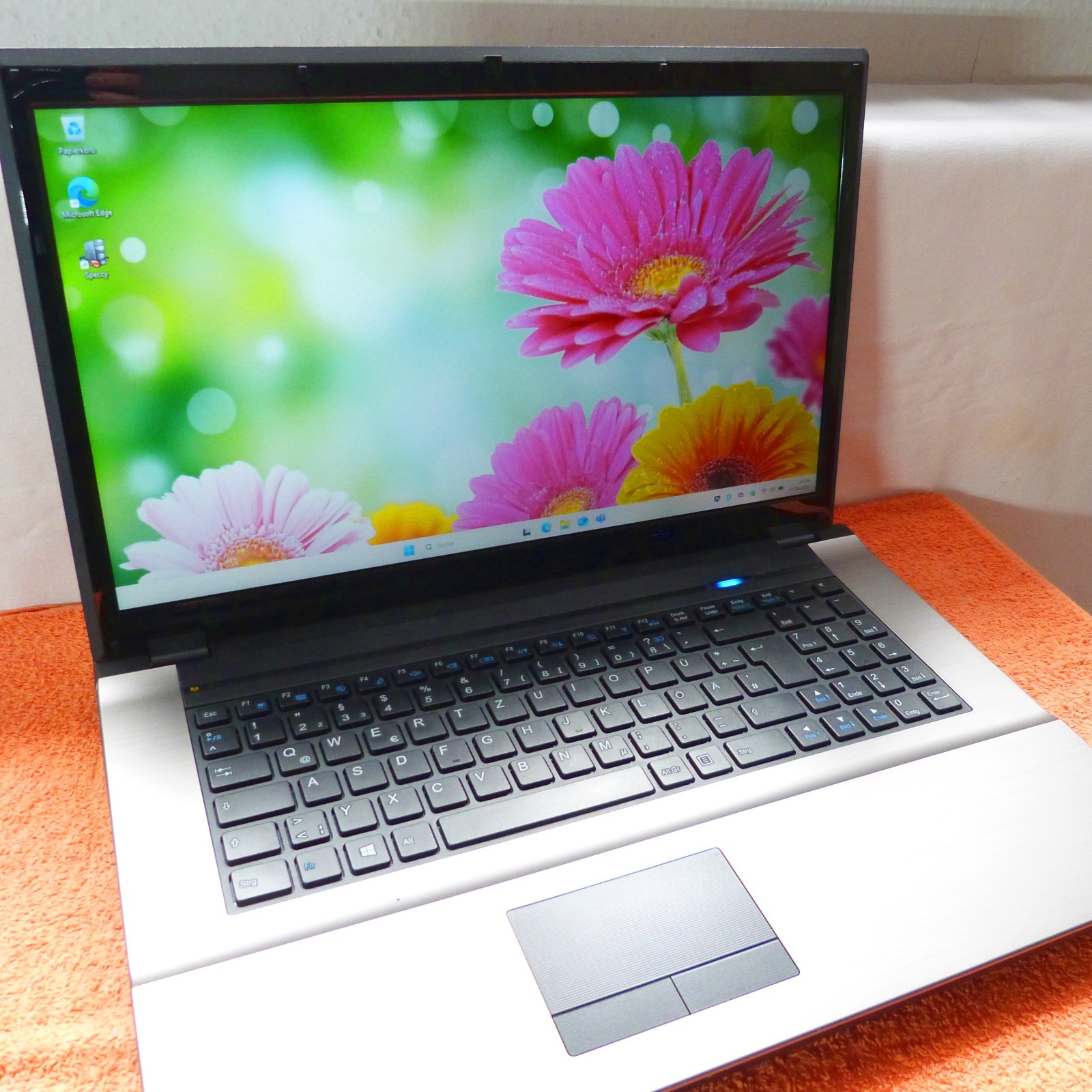 Terra 1712 17″ HDPLUS PRO Business SSD Windows 11 l 8GB RAM NEW l HDMI DVDRW