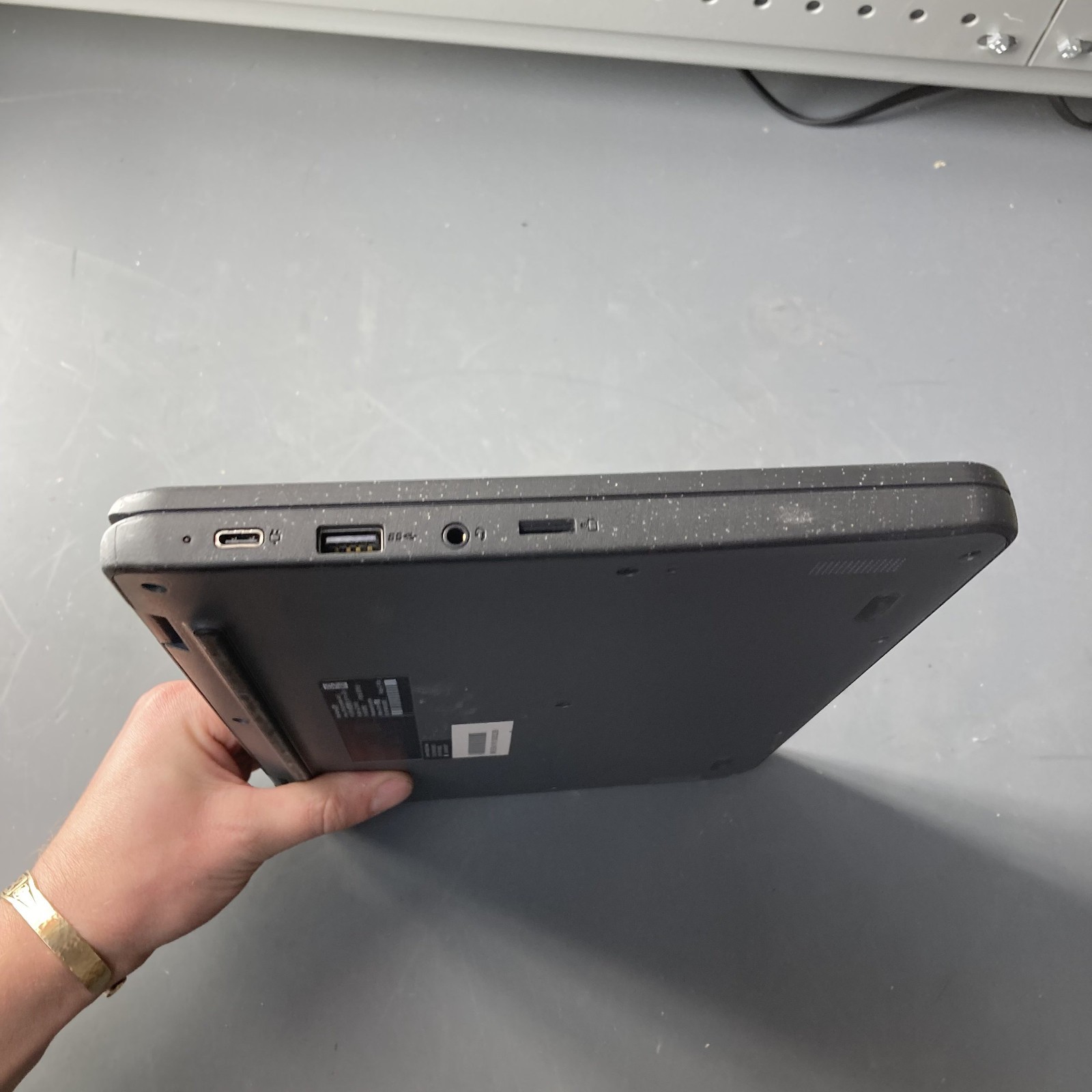 Lenovo 100e Chromebook Gen 3 11.6″ AMD 3015Ce w/ Radeon 4GB 32GB No ‘F’ Key