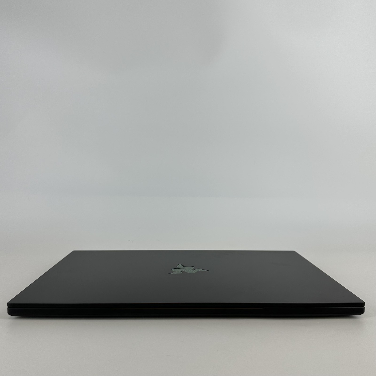 Razer Blade 16 240Hz QHD+ 2025 2.0 GHz Ryzen AI 9 365 16GB 1TB SSD RTX 5060