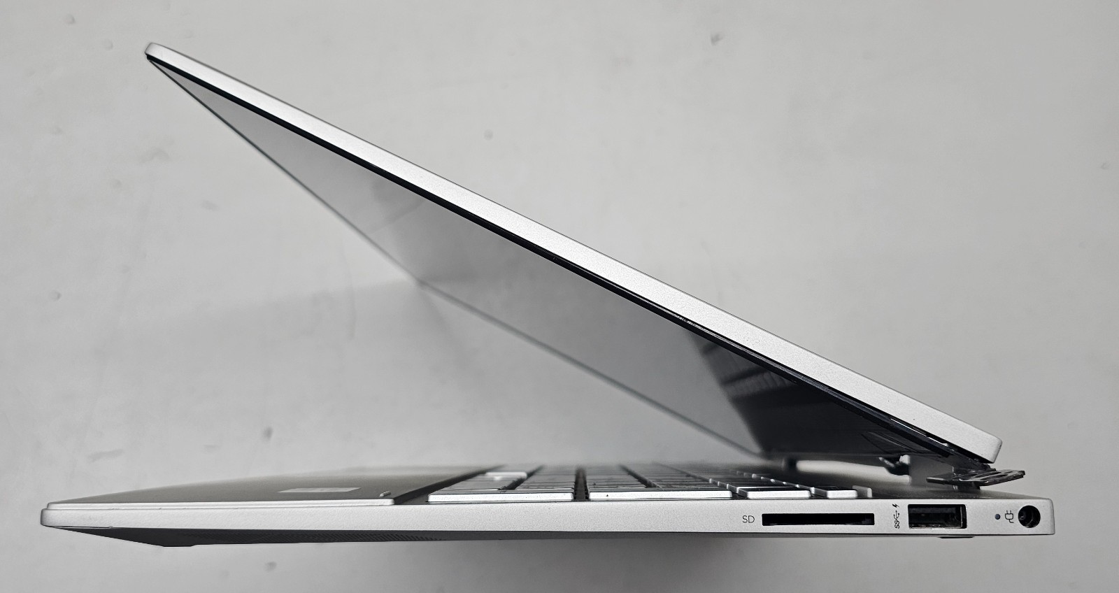 HP ENVY x360 15m-ed0023dx Laptop Intel Core i7-1065G7 4GB Ram NO HD/OS (FL)