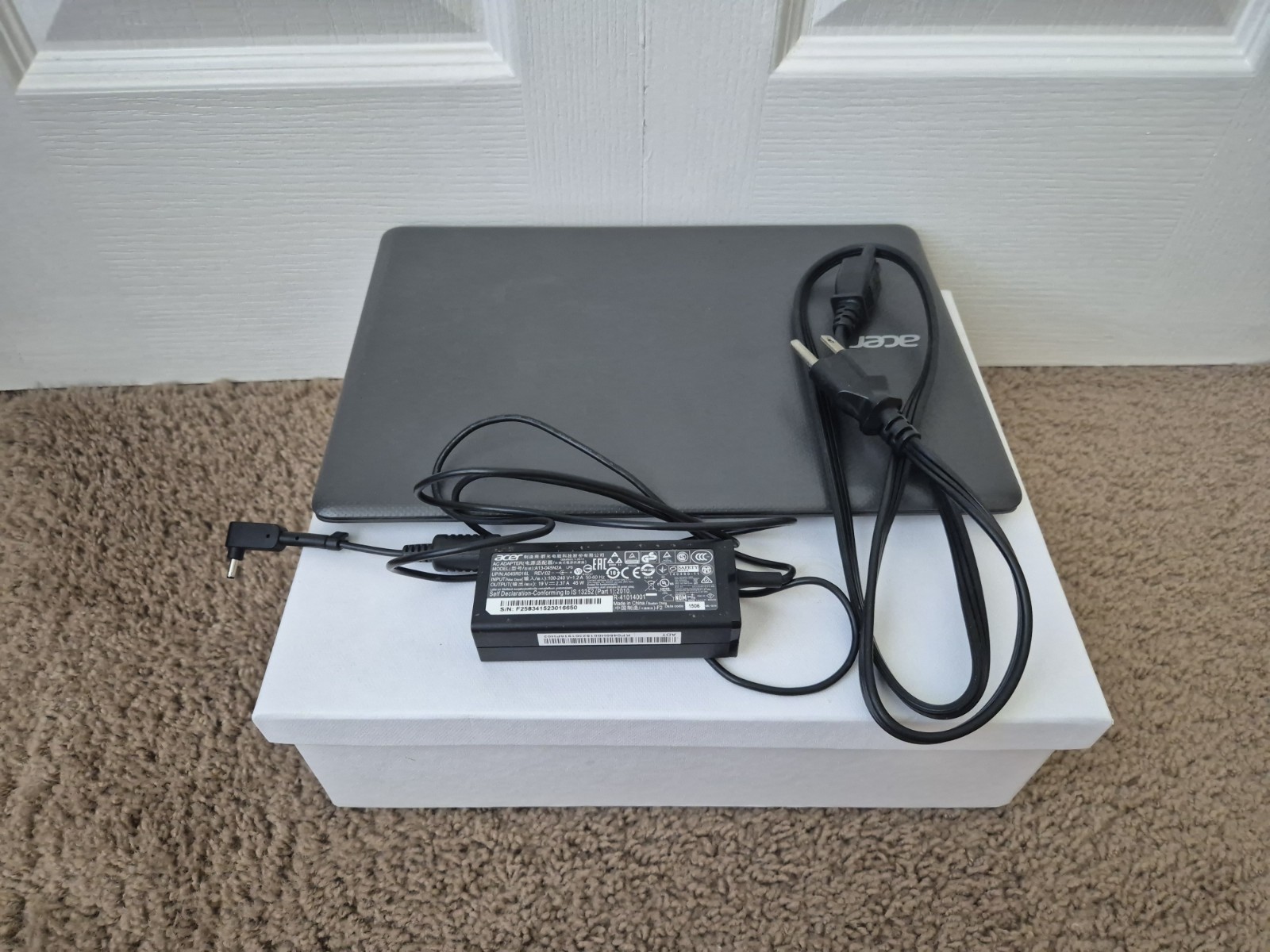 Laptop Acer Aspire One Cloudbook 11 Intel N3050 2GB 32GB AC adapter included