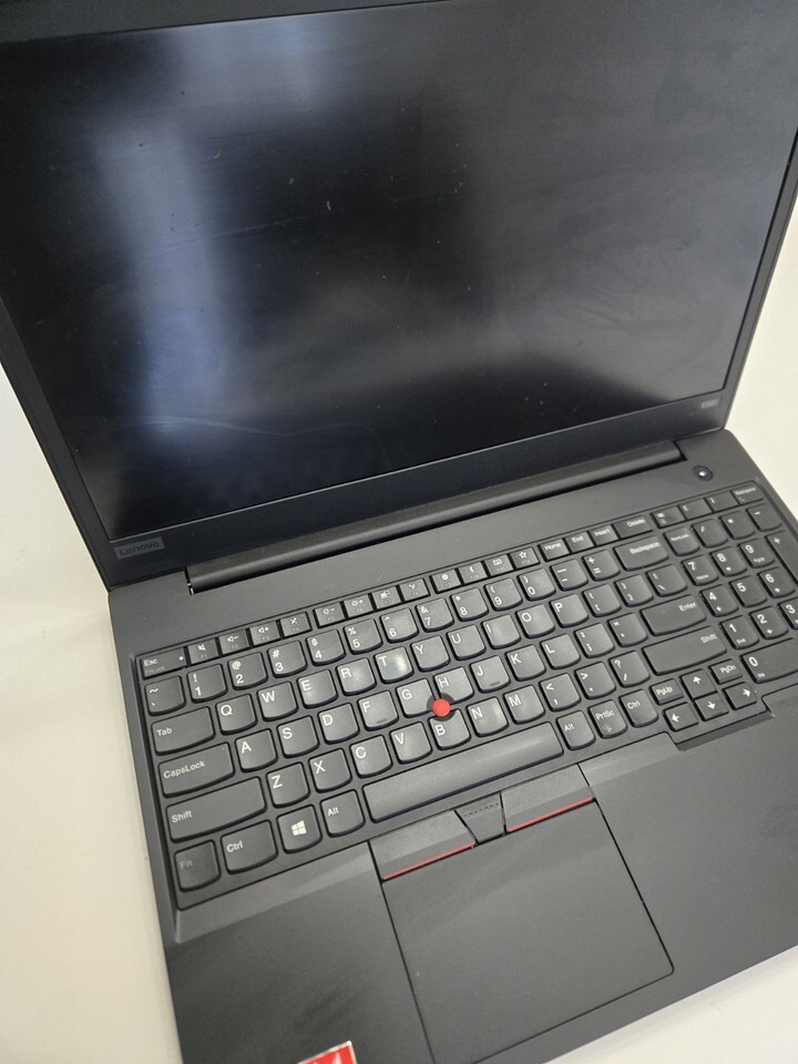Lenovo E585 AMD Ryzen 3 2200U@2.60ghz 16GB/(2TB SSD),Charg,Batt,Wn11P,Offce2024P