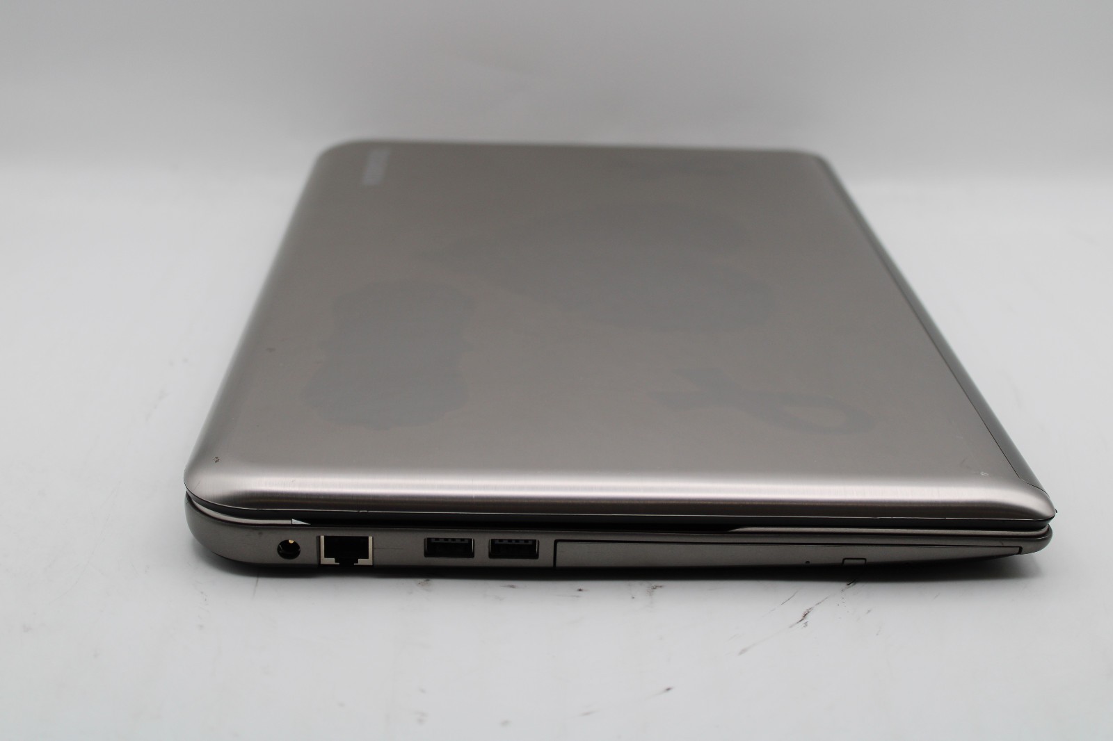 Toshiba Satellite P55t Touch i5-4200U @ 1.6 GHz 8GB RAM No SSD No OS