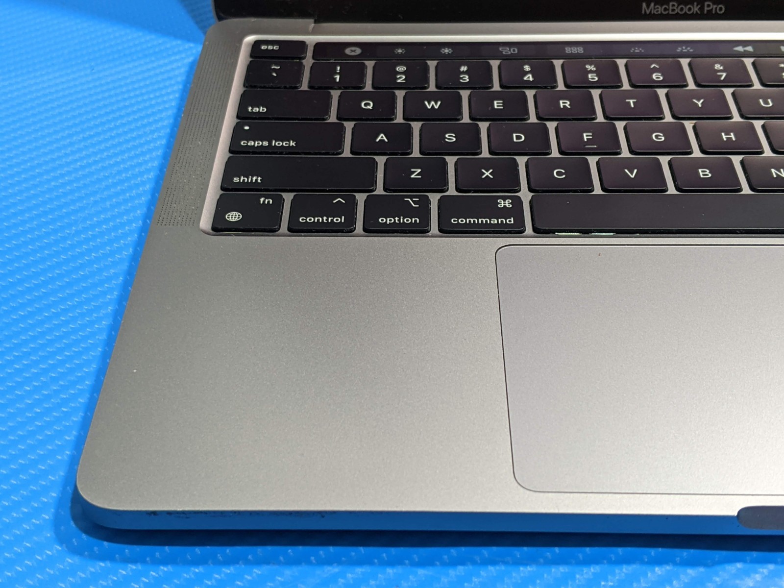 Apple MacBook Pro A2338 (2020) 13.3″ M1 8CPU/8GPU 3.2GHz 8GB 256GB SSD MYDA2LL/A