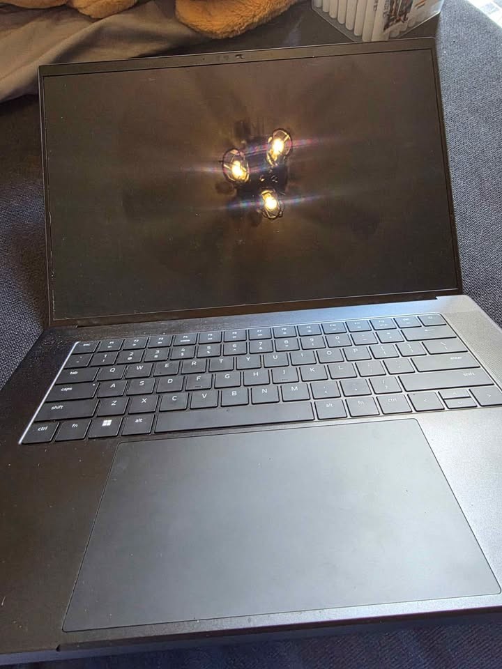 Razer Blade 16″ Gaming Laptop OLED QHD + 240Hz i9-14900HX RTX4080 32GBRAM 1TBSSD