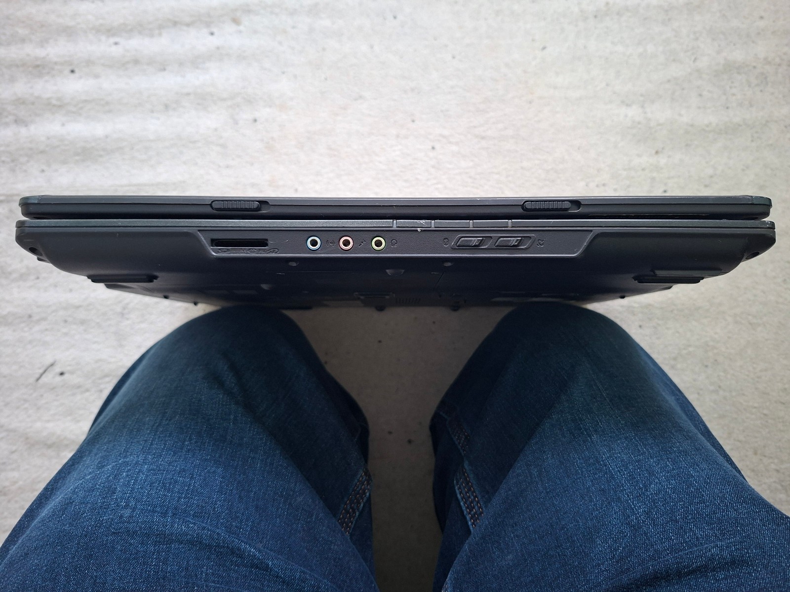 Acer Travelmate 5730 Laptop 15.4″ 1GB 120GB SSD Windows Vista SP2 32 BIT HDMI