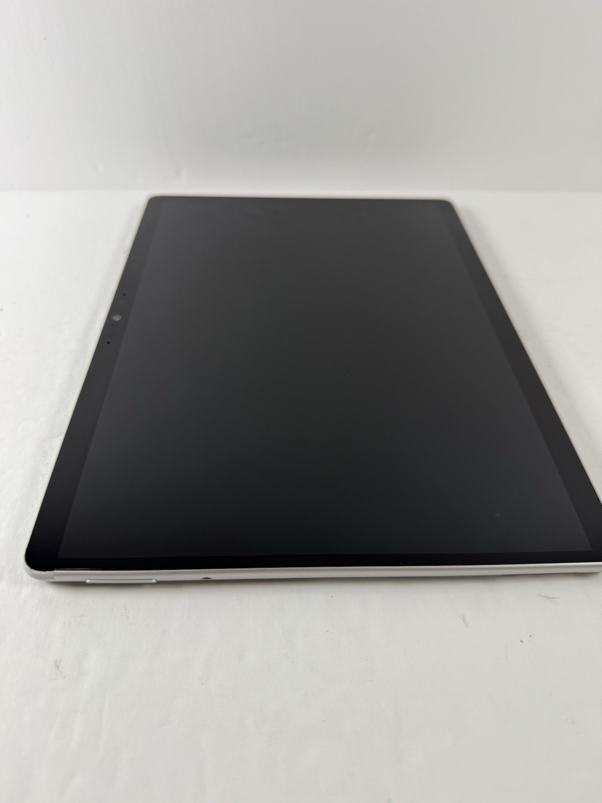 Microsoft Surface Pro 8 (1982) i5-1145G7 – 16GB RAM – 256GB 120Hz – Win 11 Pro