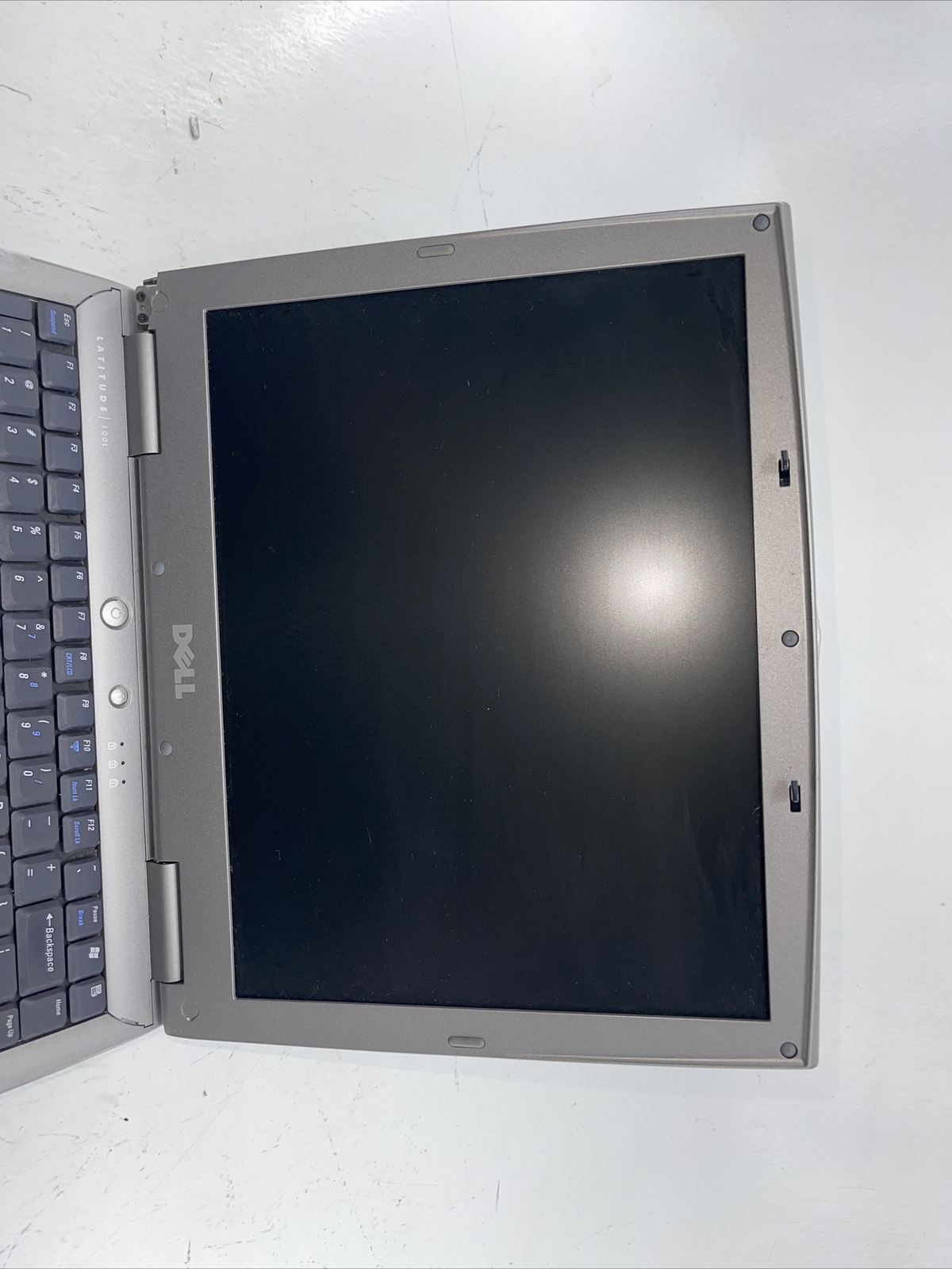 Dell Inspiron 1150 PP08L 14.1″ NO RAM No HDD No AC Adaptor For Parts or Repair