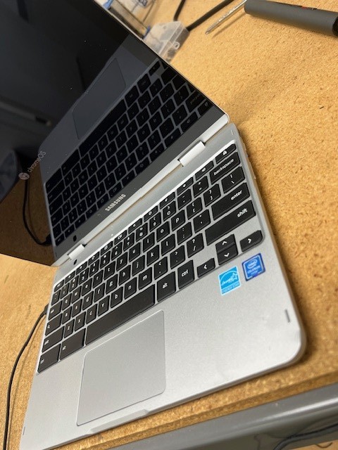 Samsung Touchscreen 12.2in Chromebook Plus V2 2-in-1 4GB RAM 64GB eMMC Chrome OS
