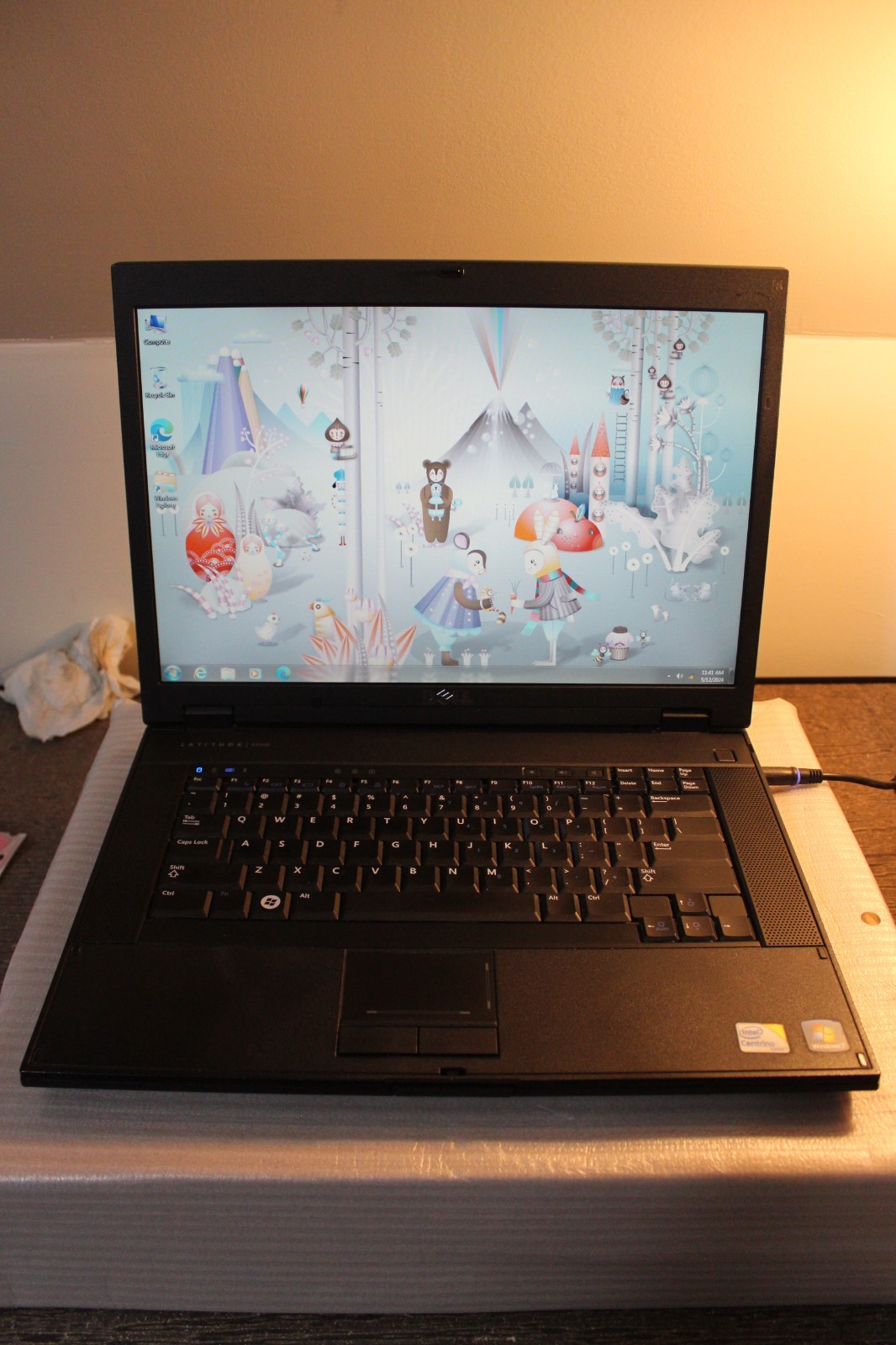 Dell E5500 (2.40GHz/2GB/120GB/DVD) WXGA , SERIAL Port, WINDOWS XP, 7, or 10 Pro