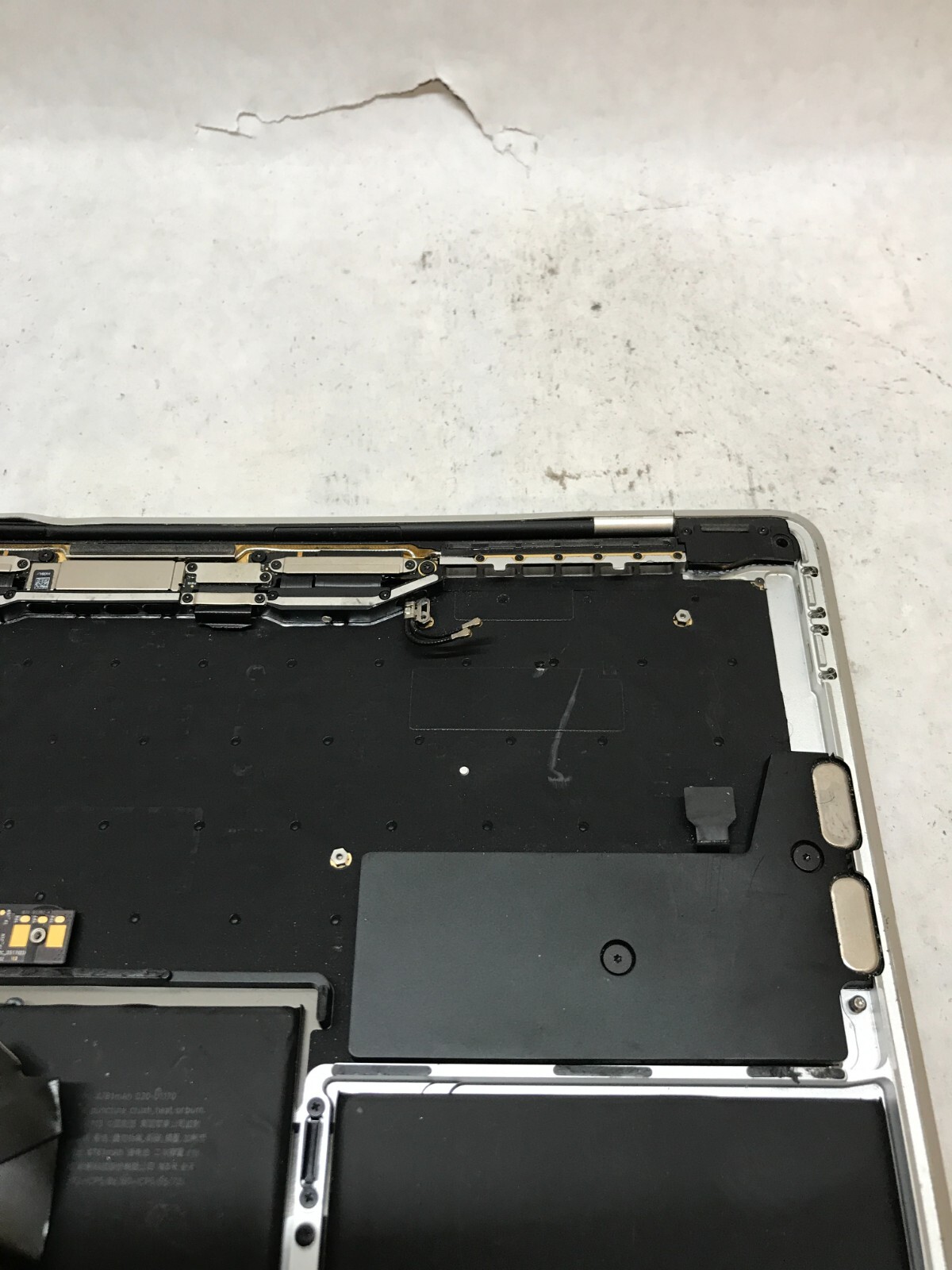 Apple MacBook Pro Late 2016 A1708 Chassis NO MOTHERBOARD For Parts Cracked – -DW