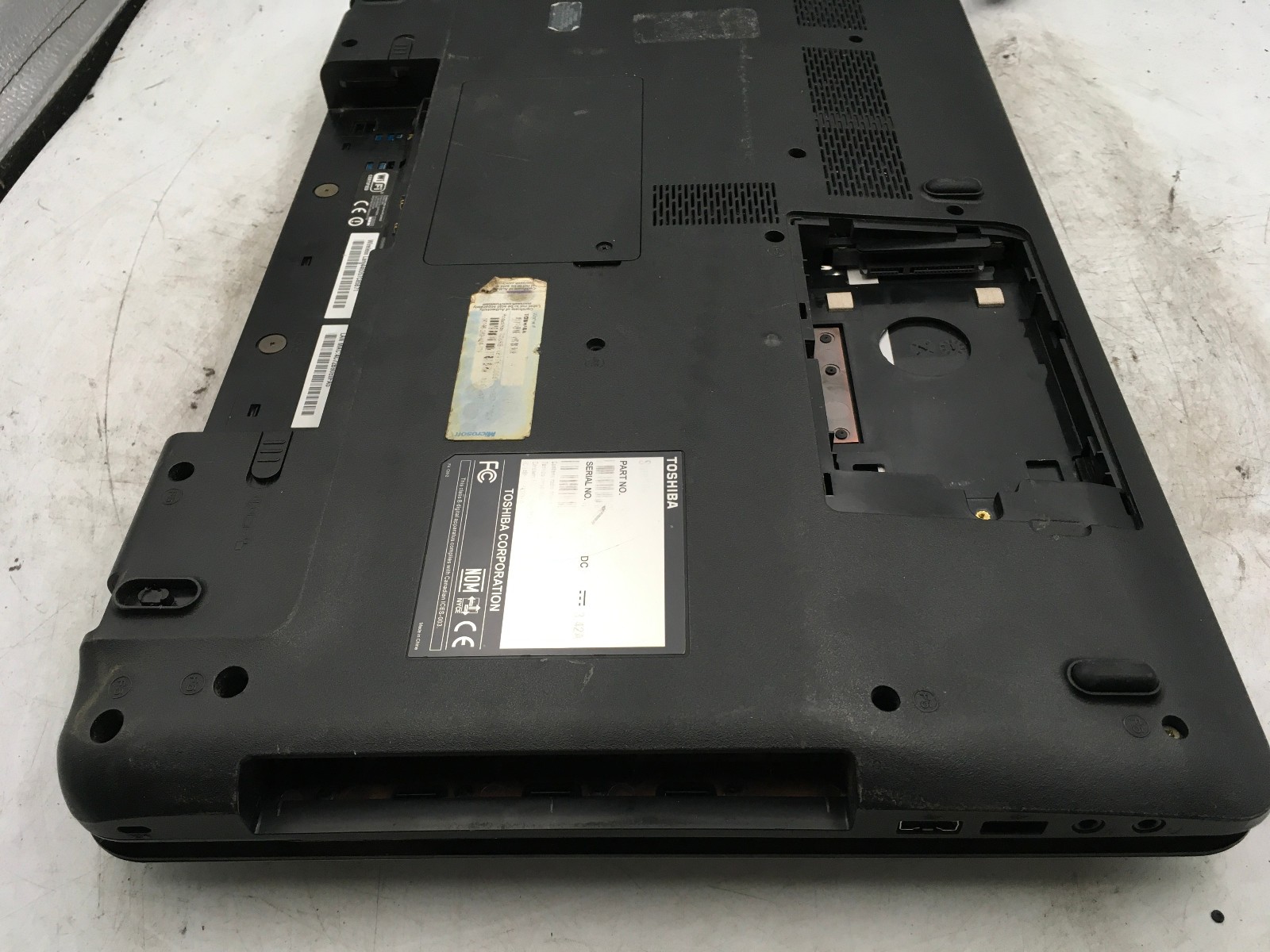 TOSHIBA SATELLITE – FOR PARTS / NO POWER – UKNOWN CPU – 4GB RAM – 15″ -READ – BB