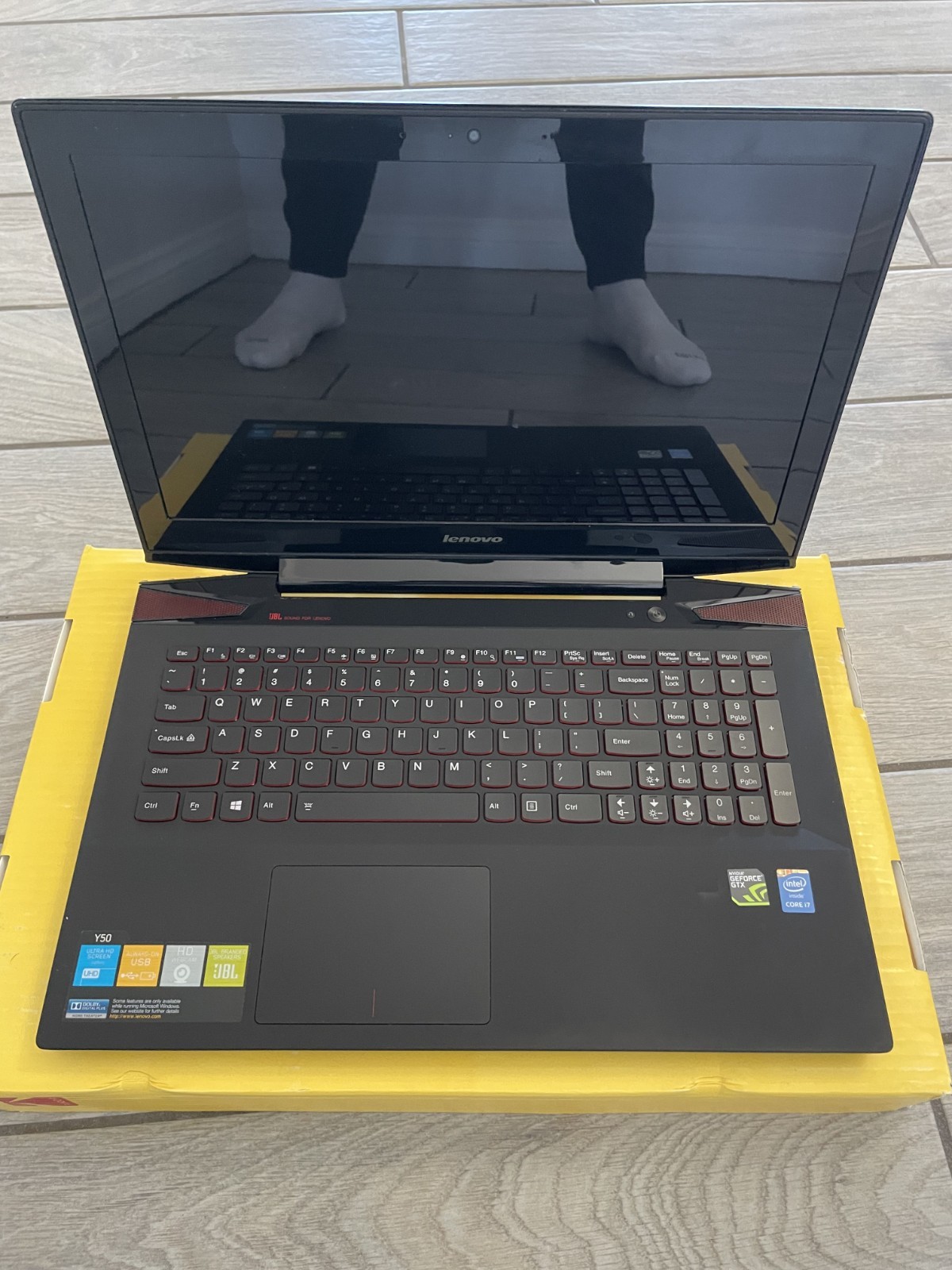 Lenovo Y520-15IKBN intel i7-7700HQ @2.80GHz 16GB RAM WITH CHARGER!!