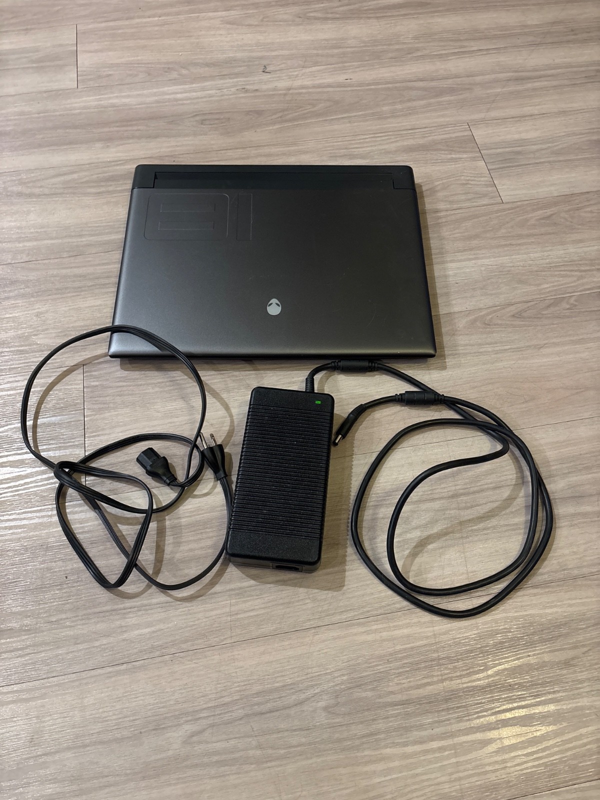 Dell Alienware M18 R1 18″ Ryzen 9 7945@2.5GHz 32GB RAM 1TB SSD RX 7900M *READ*