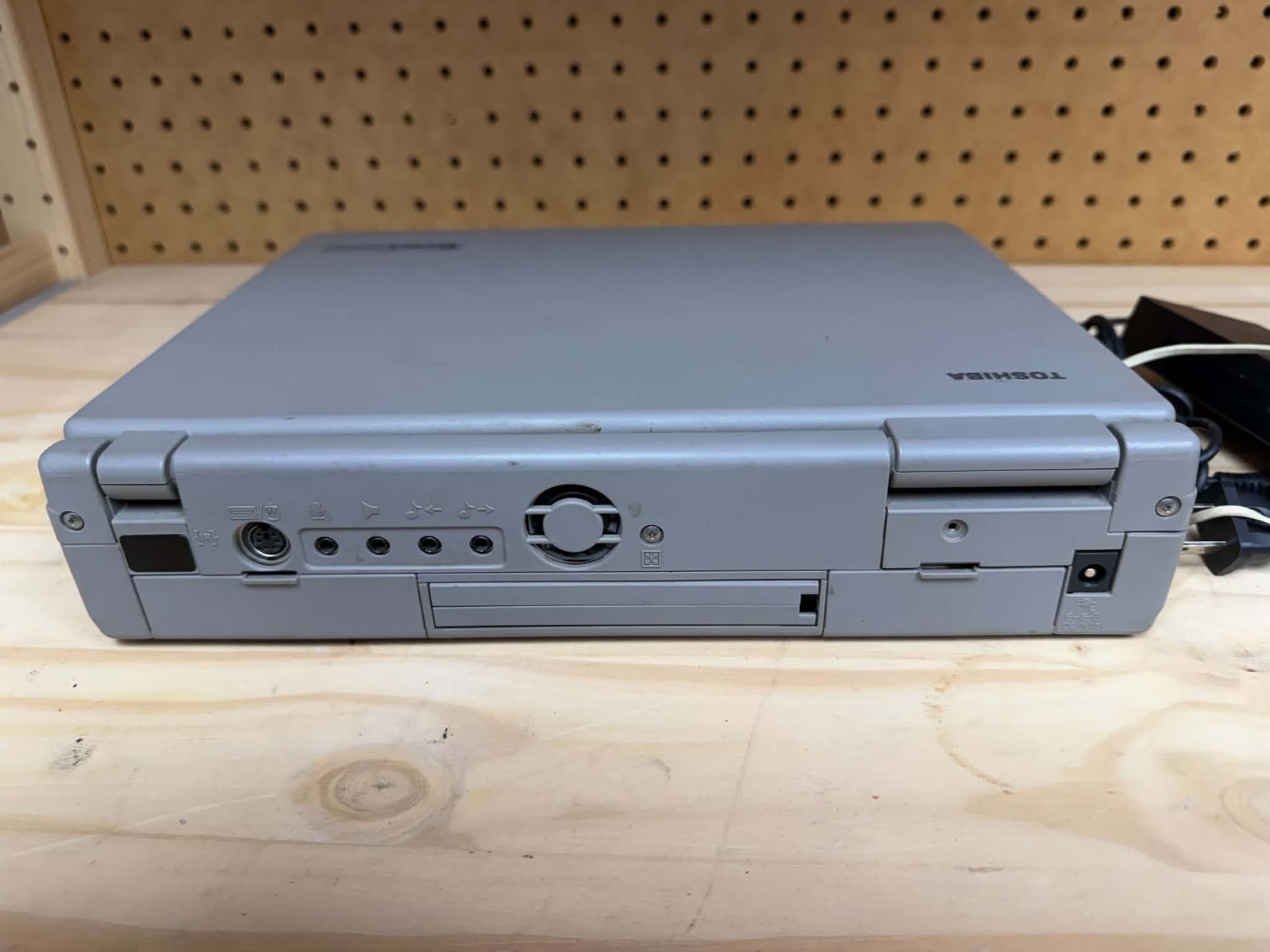 Toshiba Tecra 730CDT Vintage Laptop Notebook 1842