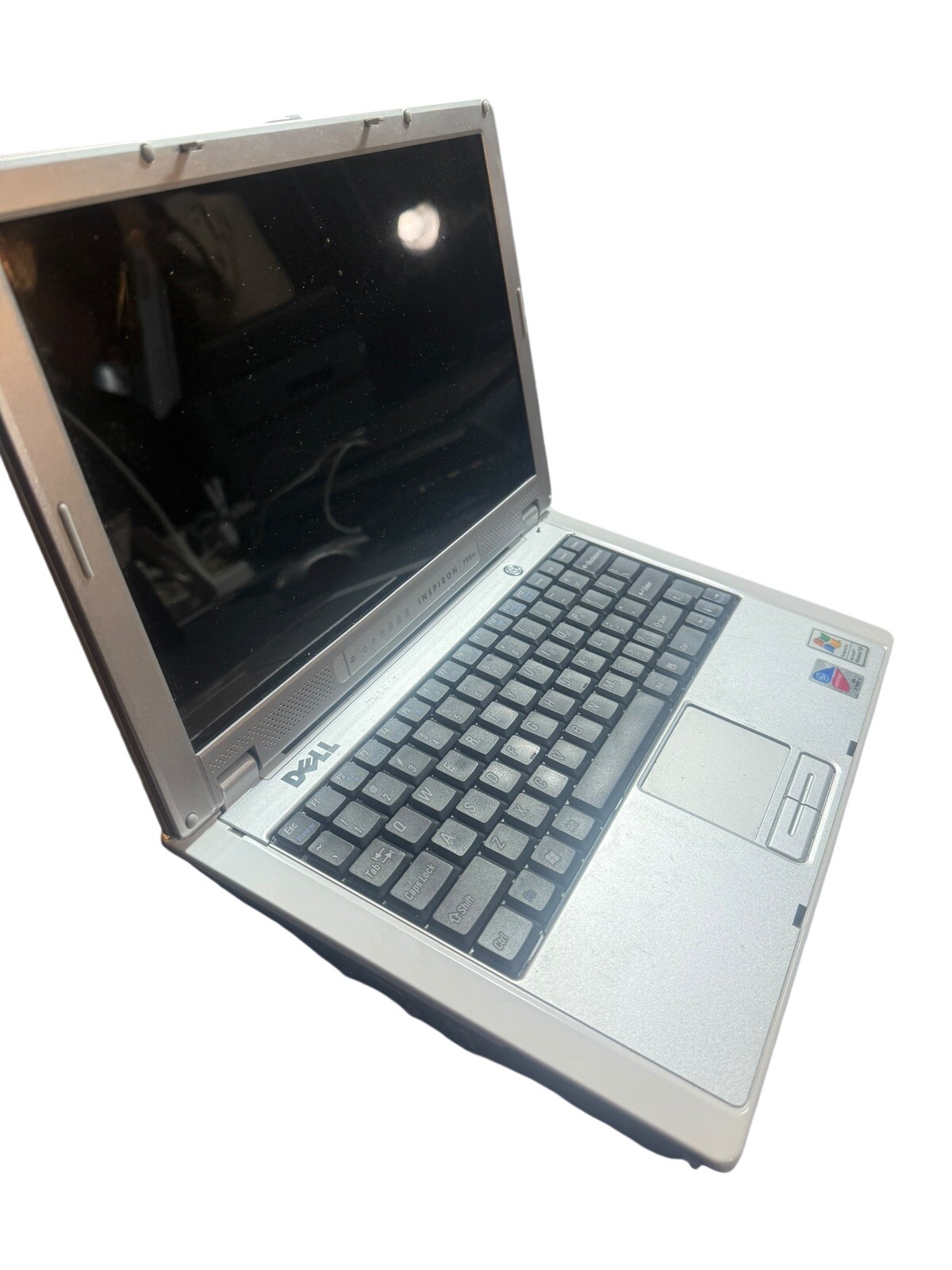 Dell Inspiron 700m 12.3″ Intel Pentium M 745 1600 MHz 1 GB RAM 0 GB HDD