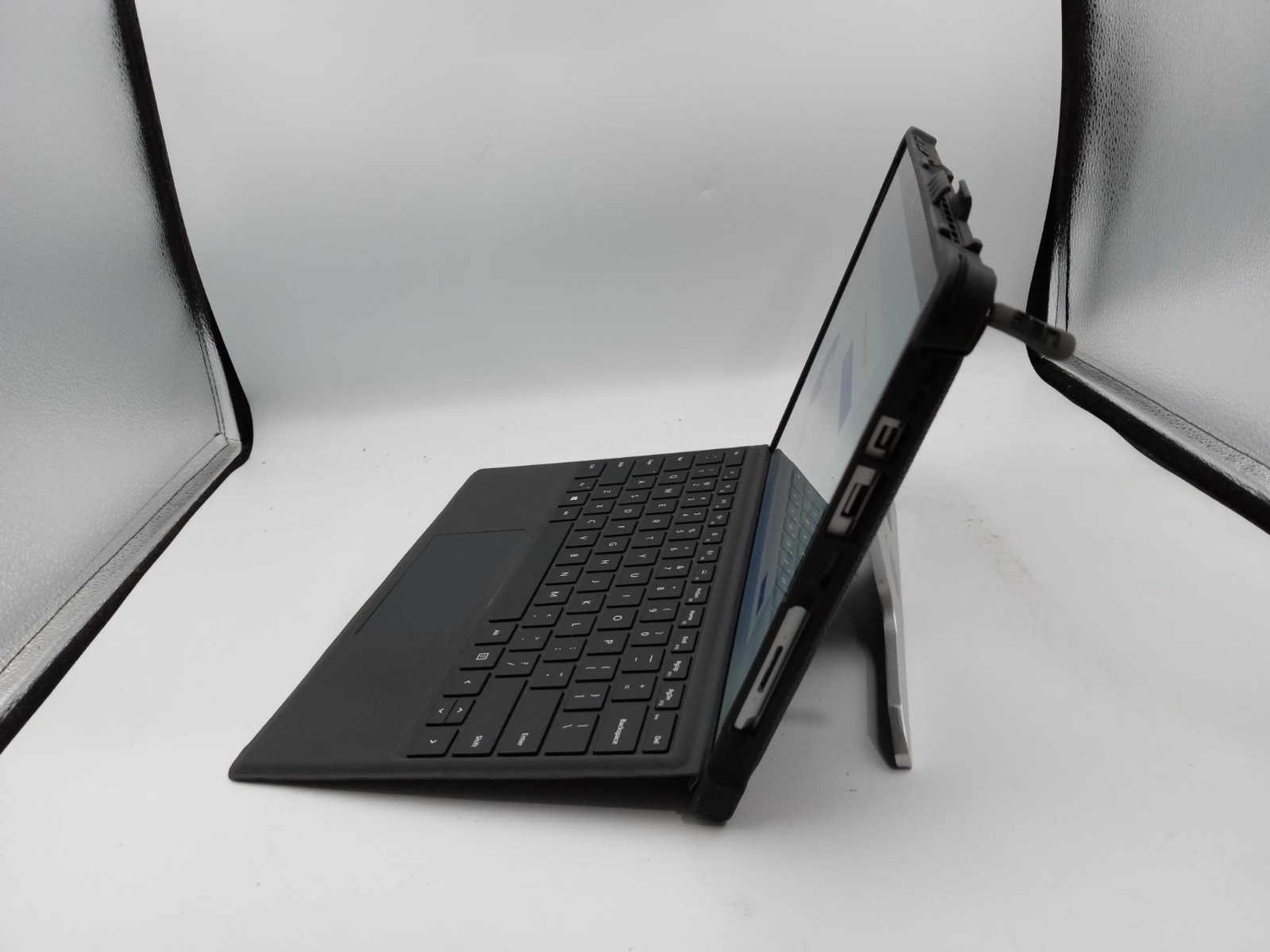 Microsoft Surface Pro 5 1796 12.3″ i7-7660U 16GB RAM 512GB SSD W11 with Case -RR