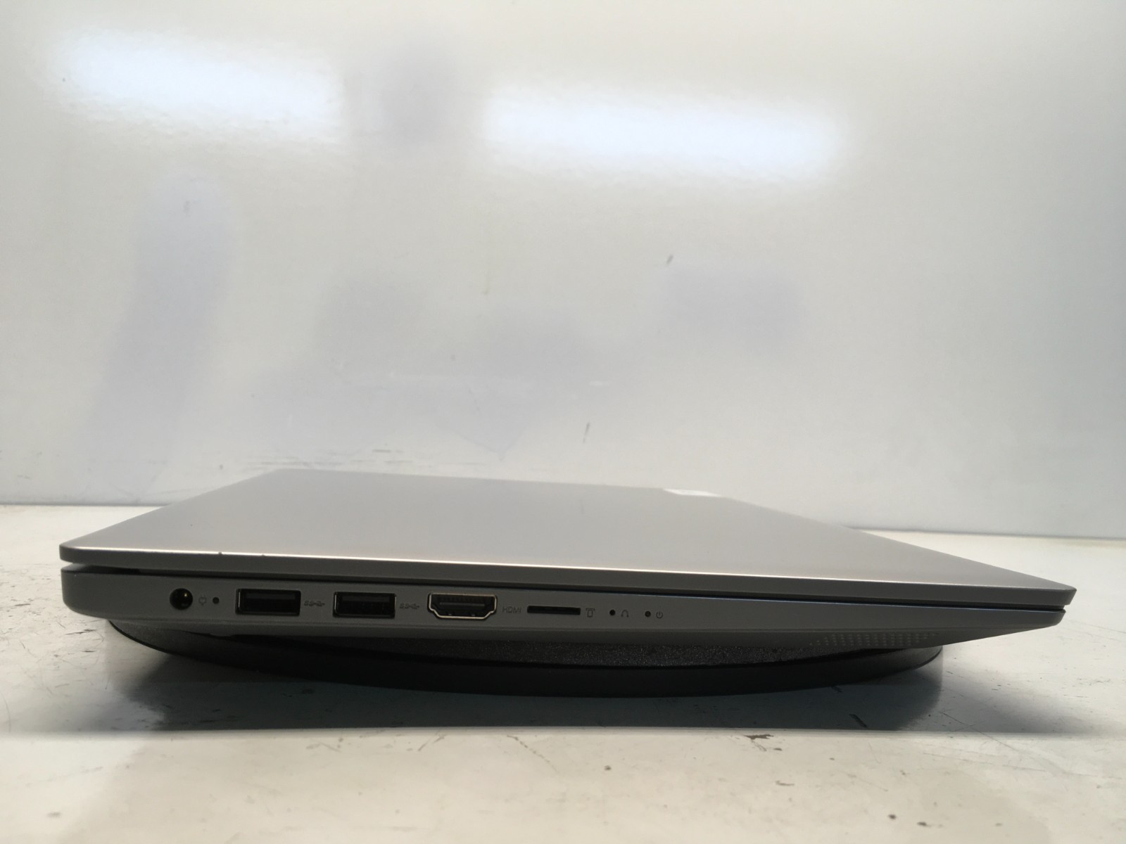 Lenovo IdeaPad Slim 1-14AST-05 AMD A6-9220E 1.6GHz 4 GB 64GB eMMC