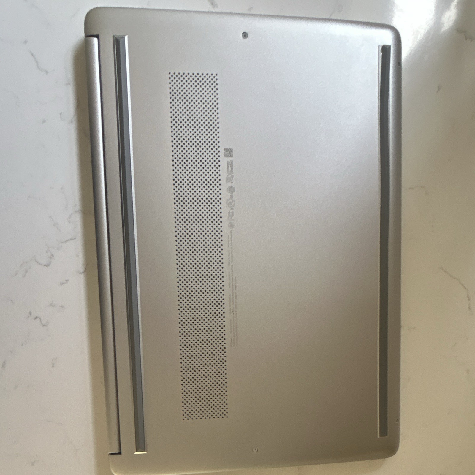 HP Laptop – 14-fq0008ca AMD 3020e processor 4 GB of RAM webcam